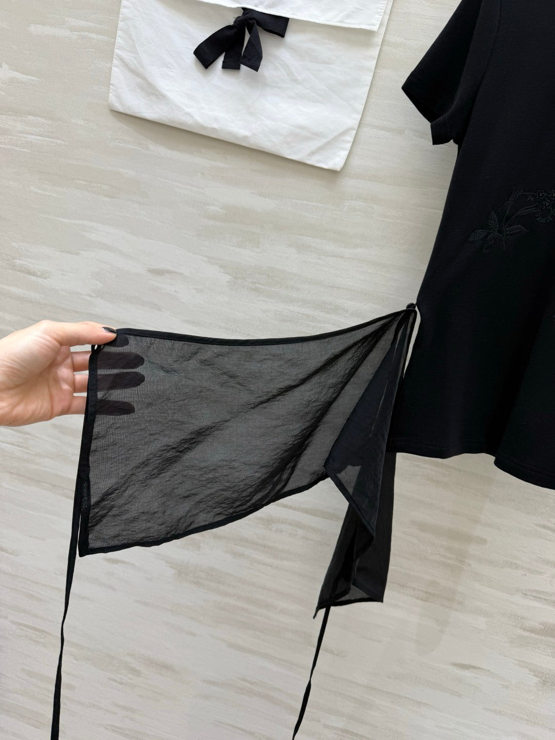 CD 26s Embroidered Wrap Tie T-Shirt Black 410438