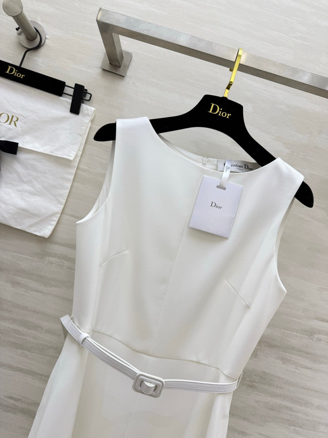 CD 26s Mid-Length Flared Dress Belt White Wool and Silk Shantung 414141