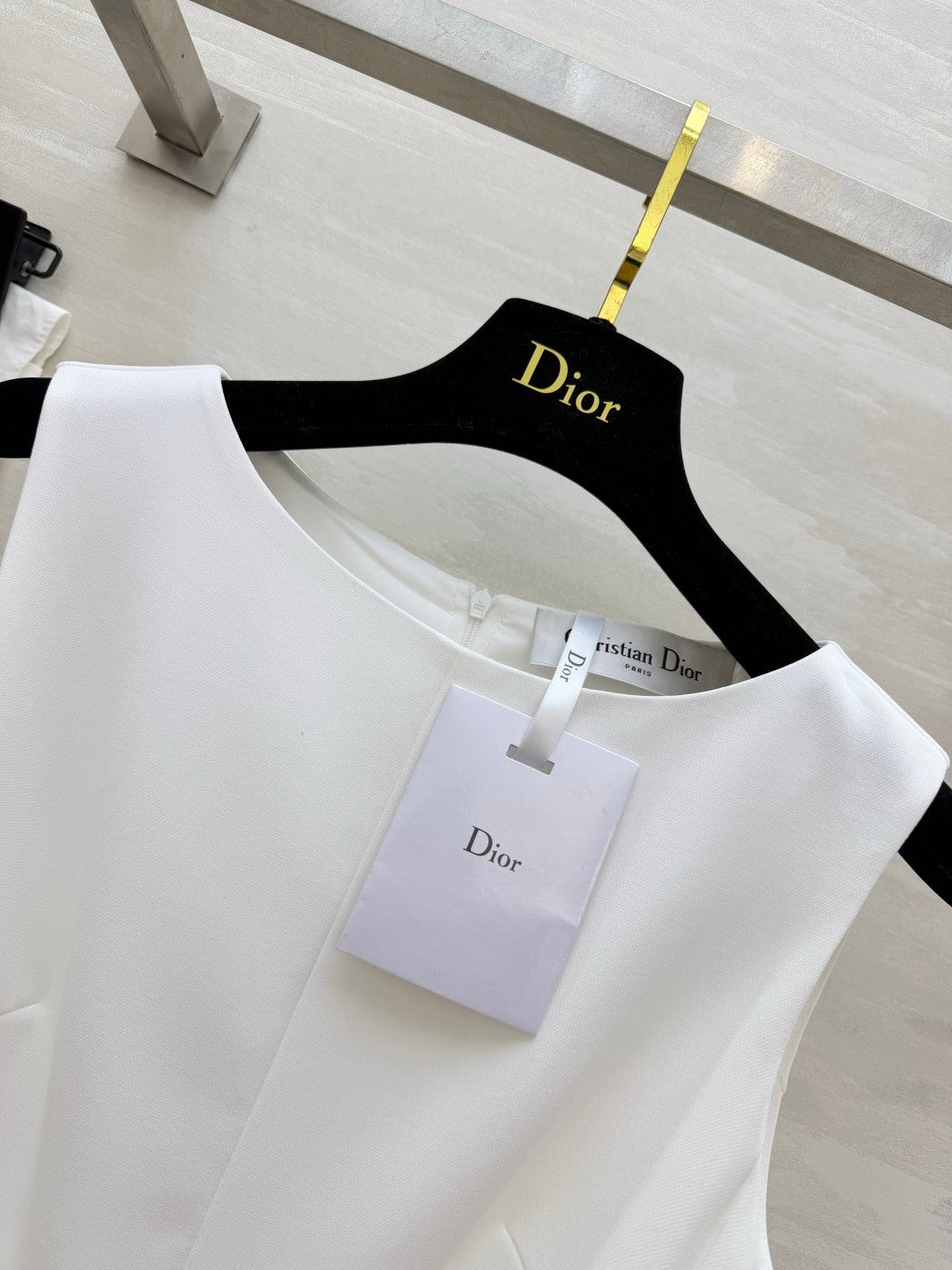CD 26s Mid-Length Flared Dress Belt White Wool and Silk Shantung 414141
