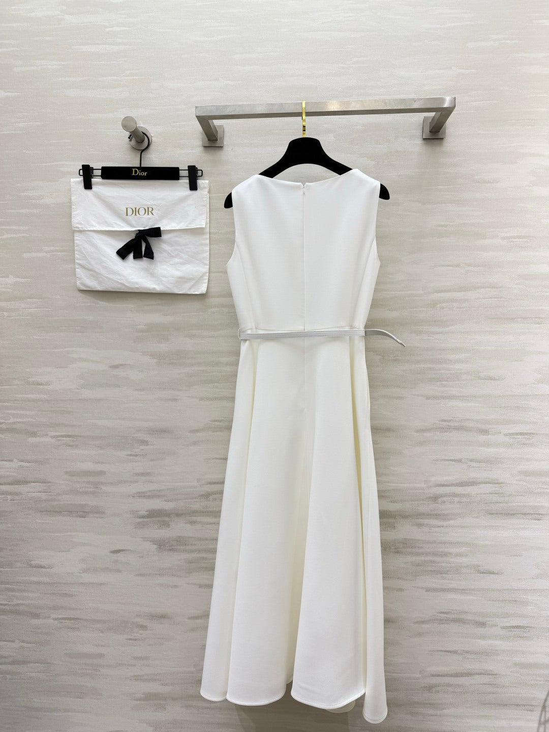 CD 26s Mid-Length Flared Dress Belt White Wool and Silk Shantung 414141