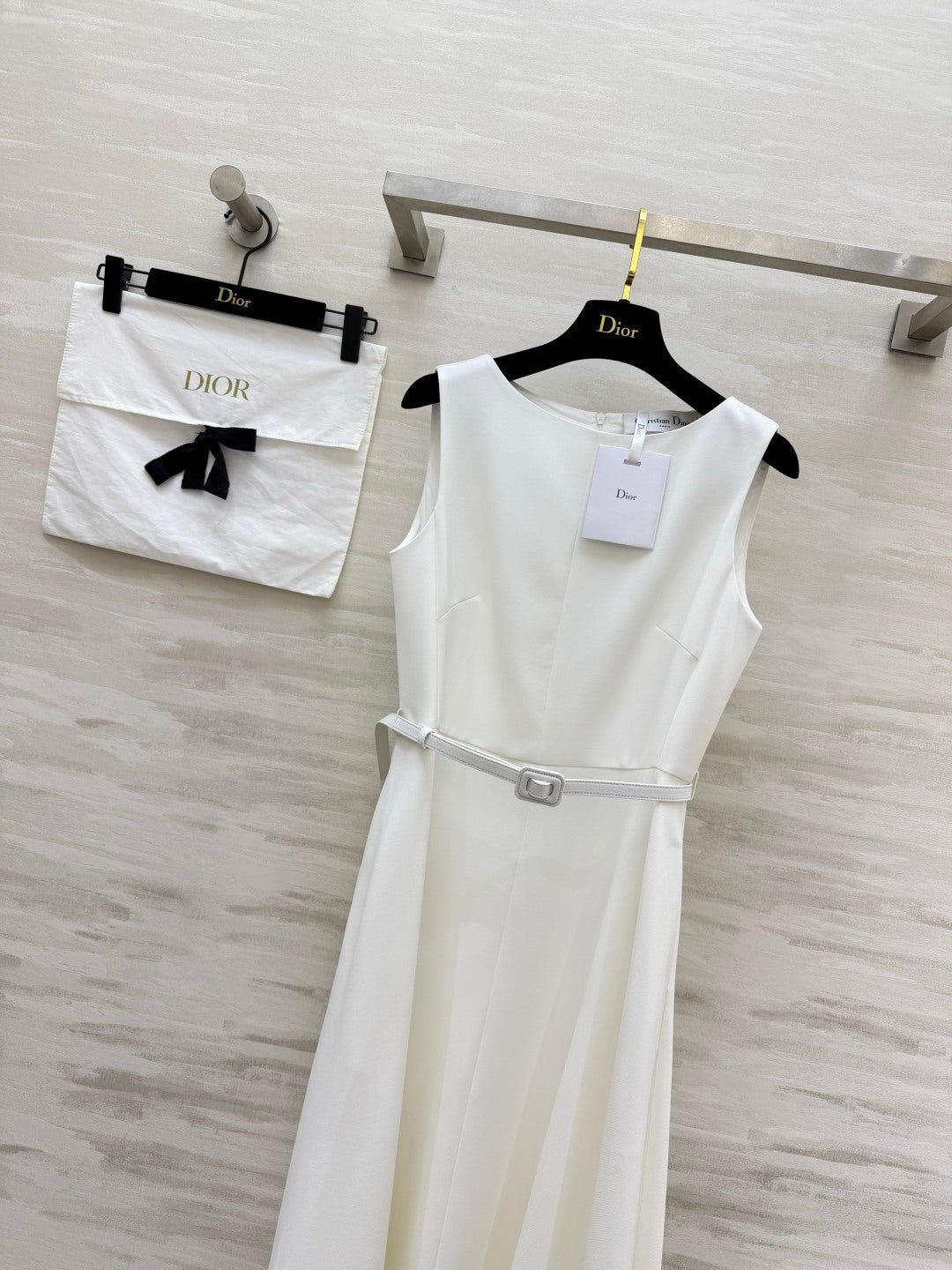 CD 26s Mid-Length Flared Dress Belt White Wool and Silk Shantung 414141