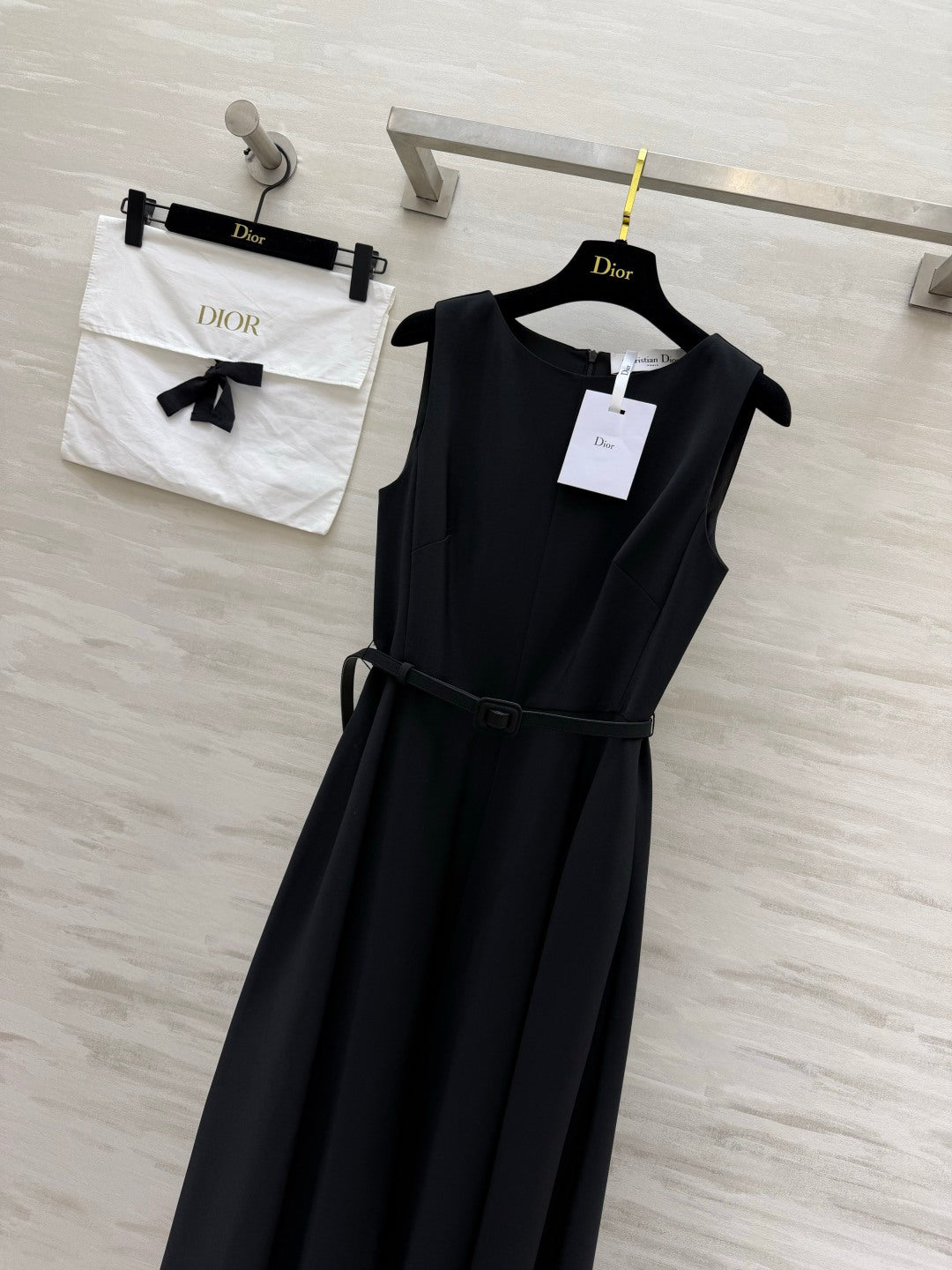 CD 26s Mid-Length Flared Dress Belt Black Wool and Silk Shantung 414143
