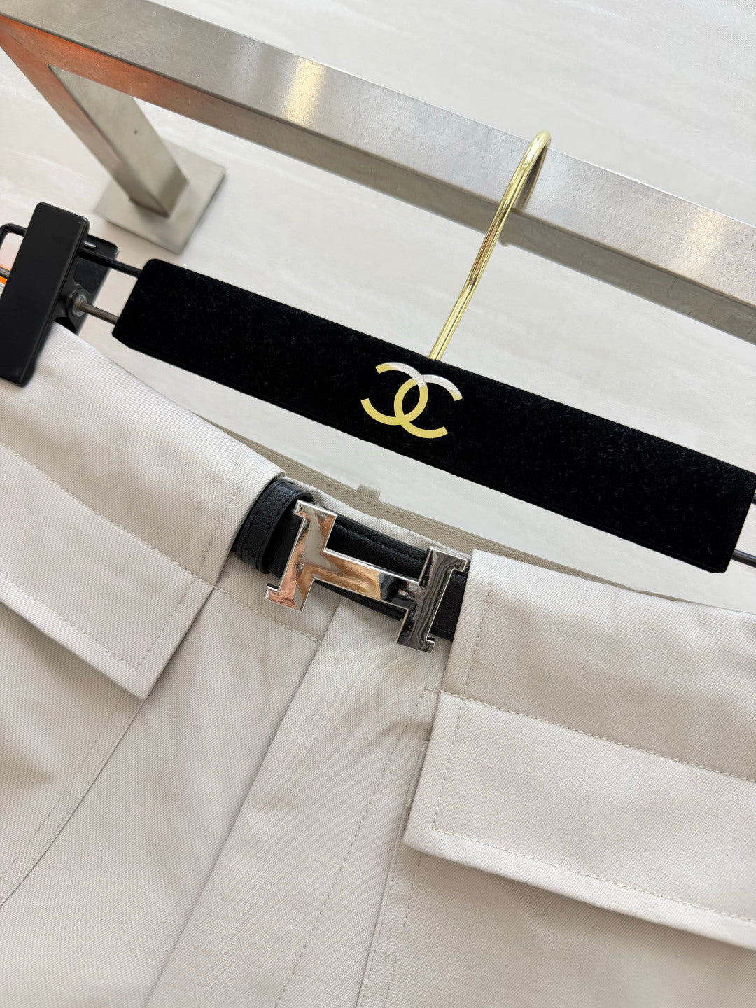 HM 26s Cargo Shorts with H-Buck Metal Belt Cream Cotton 413970