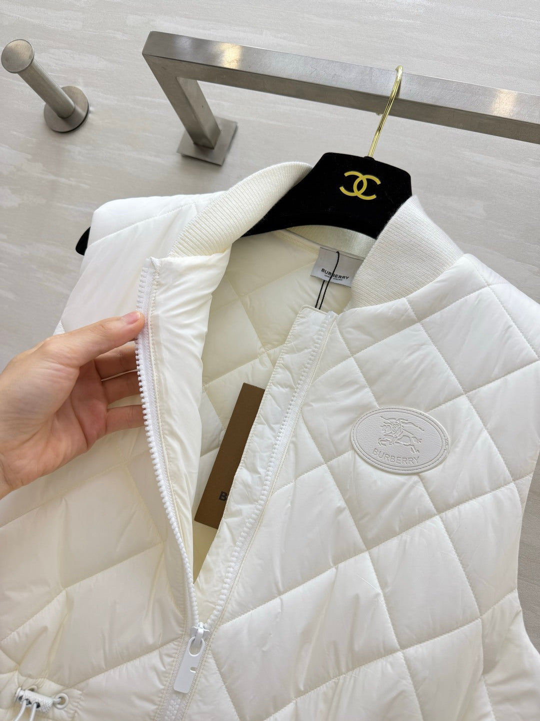 Burberry 26s Quilted Vest White Logo Patch 427412