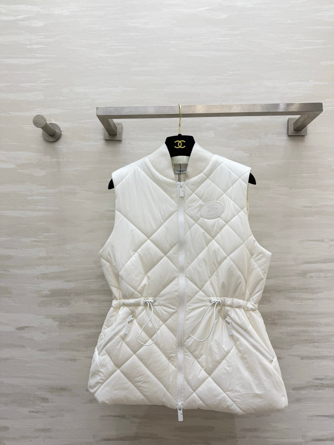 Burberry 26s Quilted Vest White Logo Patch 427412