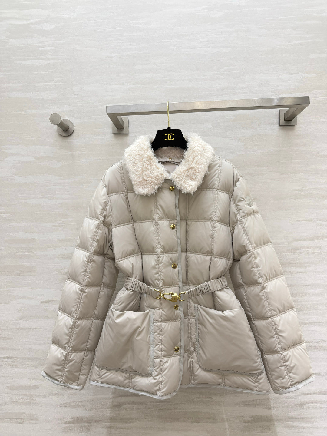 Moncler 26s Puffer Jacket Light Beige White Shearling Collar Belt 427369