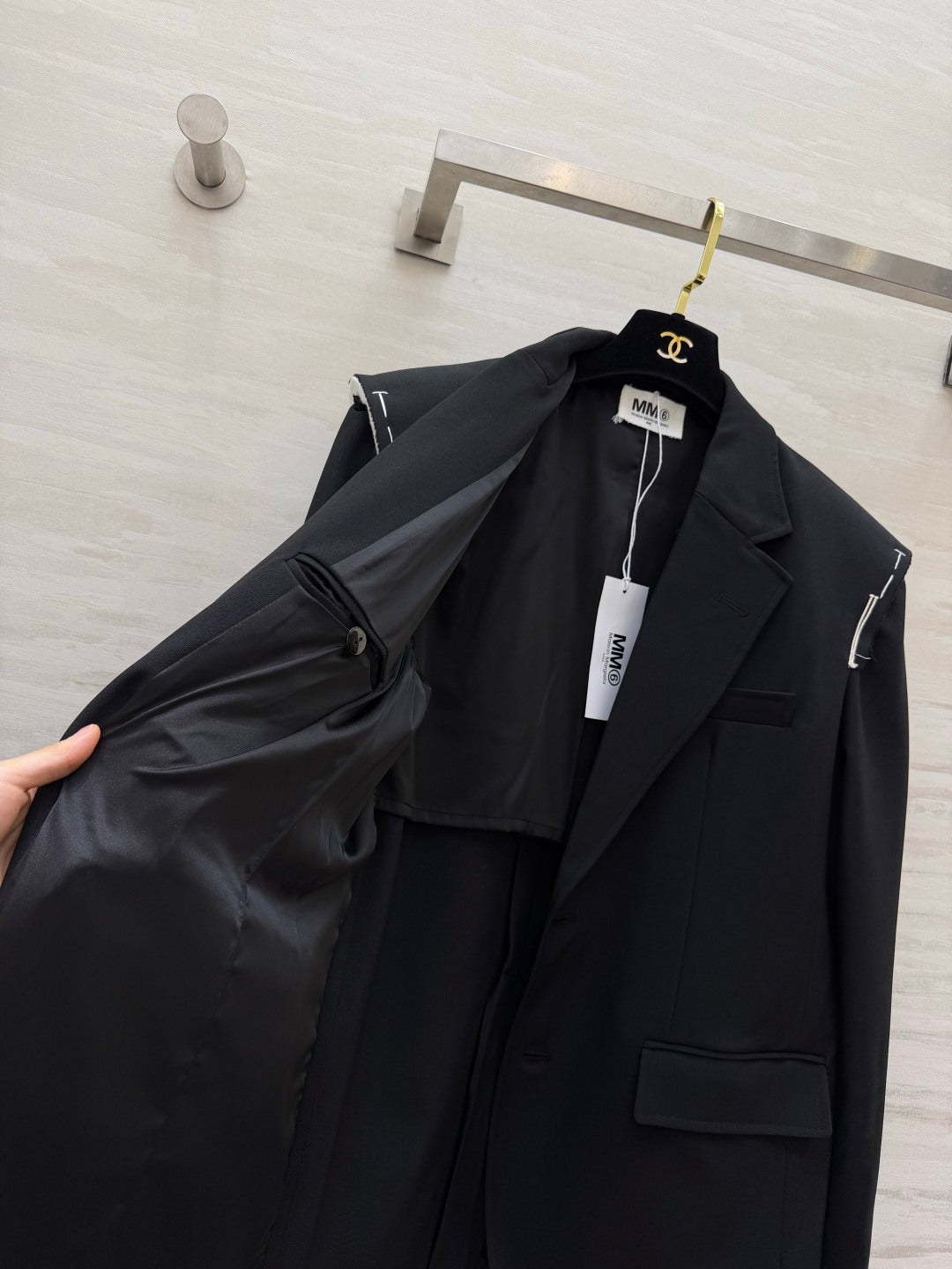 MM6 26S Black Deconstructed Detachable Sleeve Blazer 428155