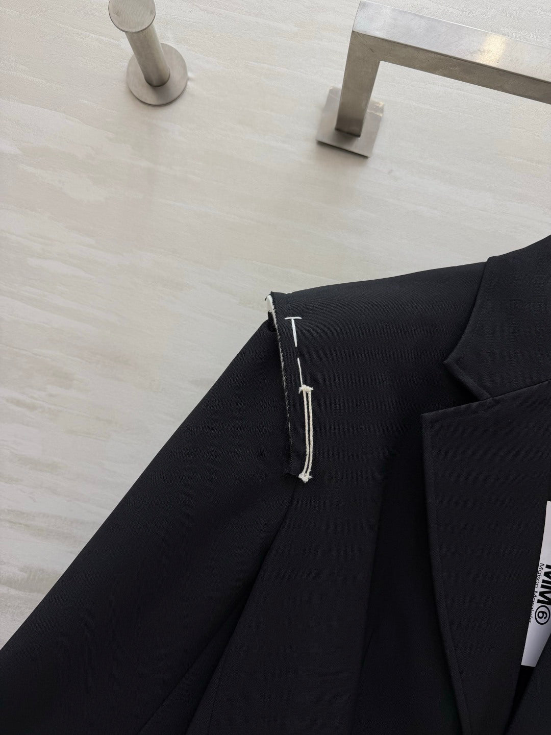 MM6 26S Black Deconstructed Detachable Sleeve Blazer 428155