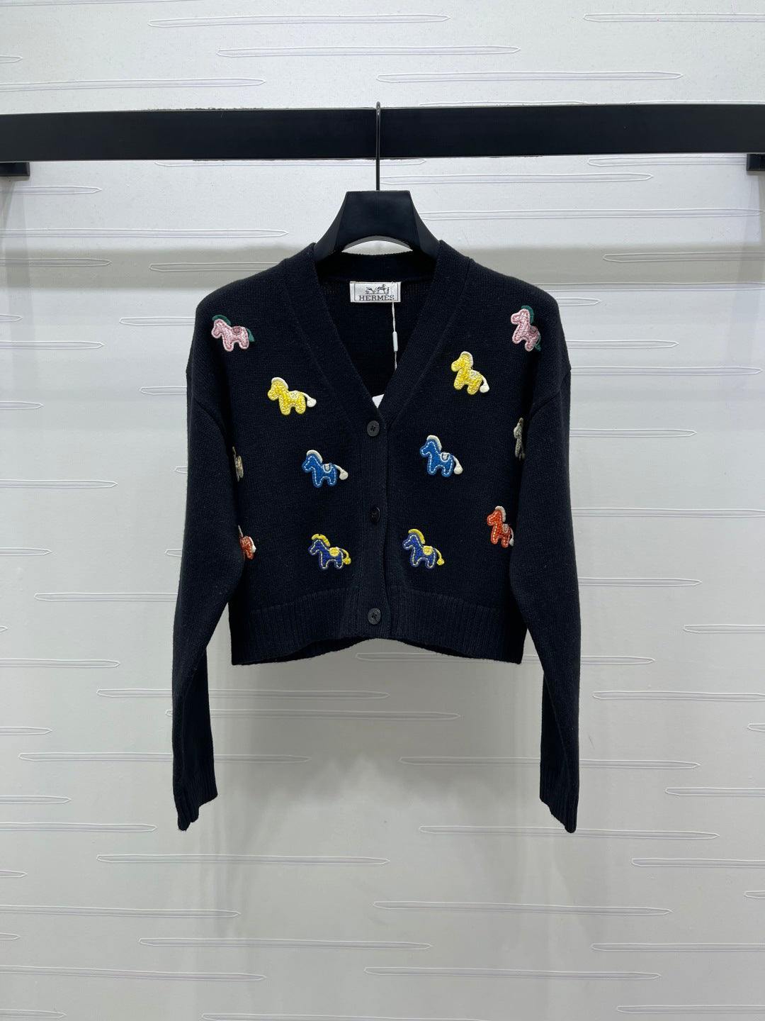 HM 26s Colorful Pony V-neck Cardigan Black Wool 344101
