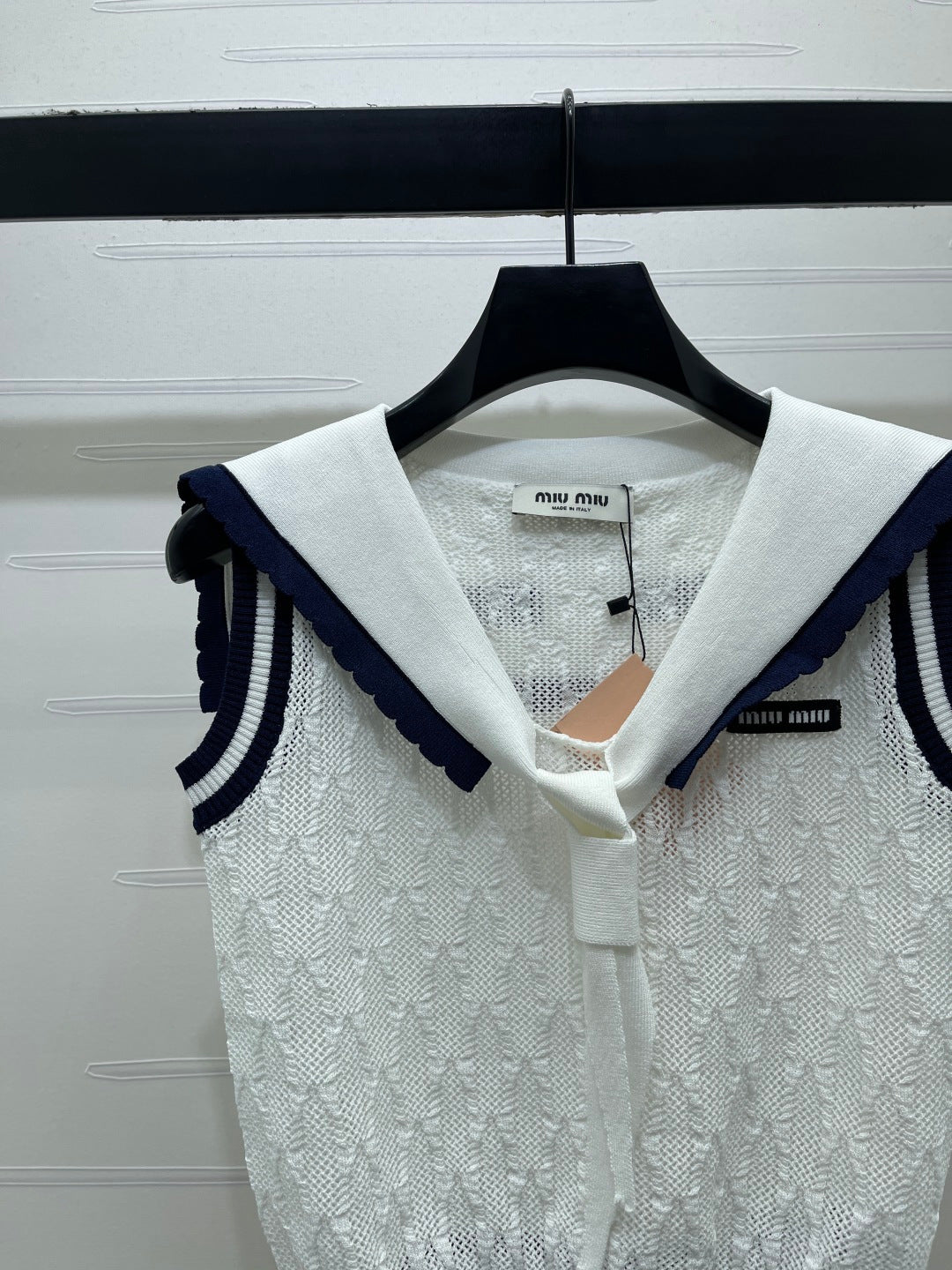 Miu Shawl Tie-Wear Knitted Vest White Black Wool 382102