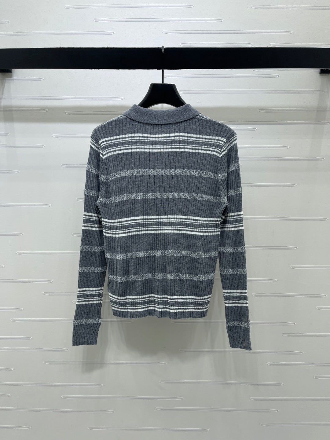 Miu 26s Collared Knit Long-Sleeved Top Grey White 413347