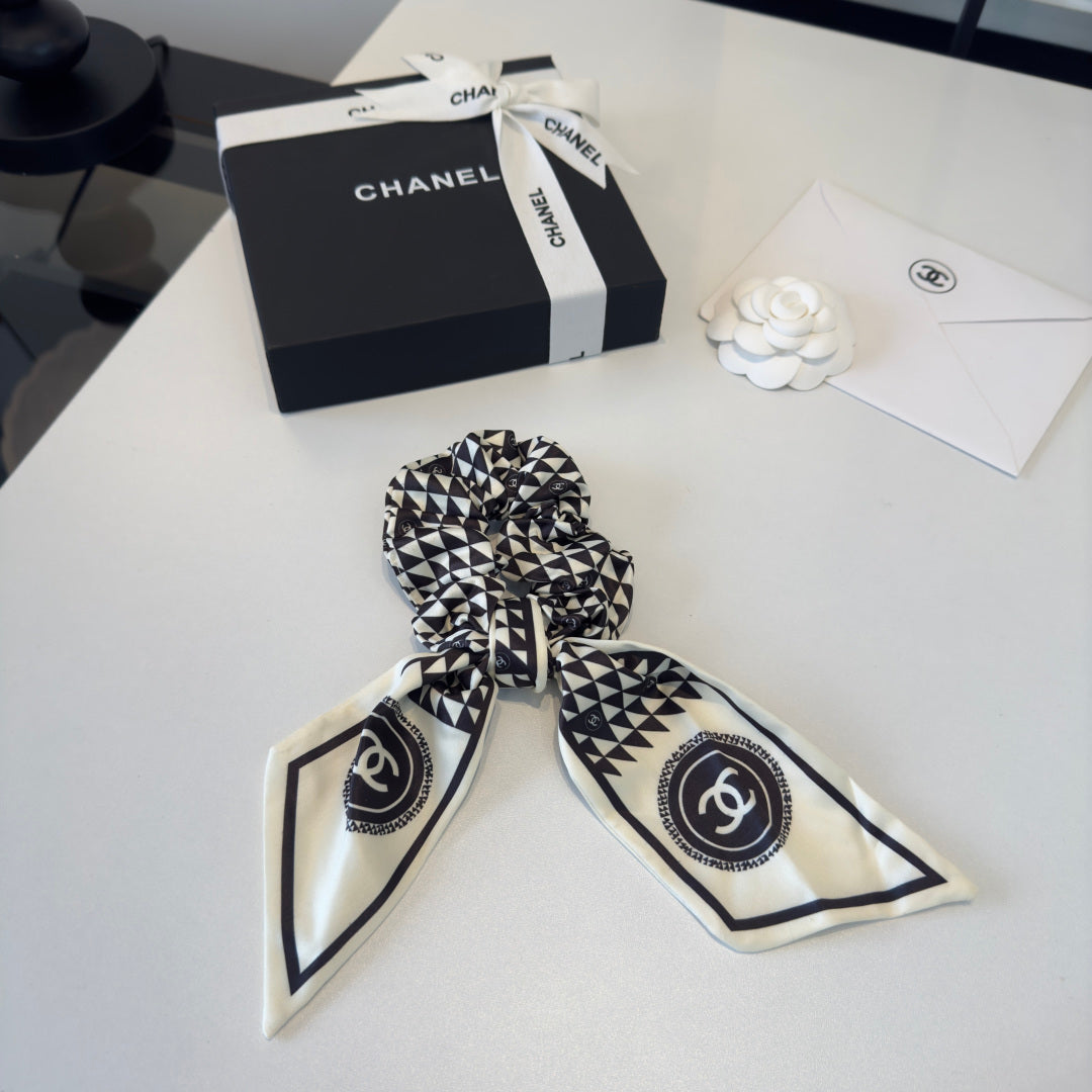 CC 26s Black White Scrunchie 275557