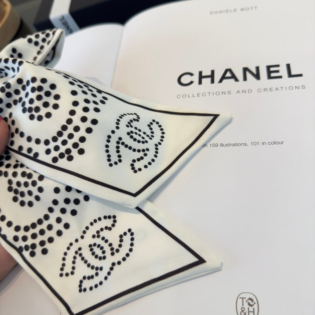 CC 26s White Bow Scrunchie 275564