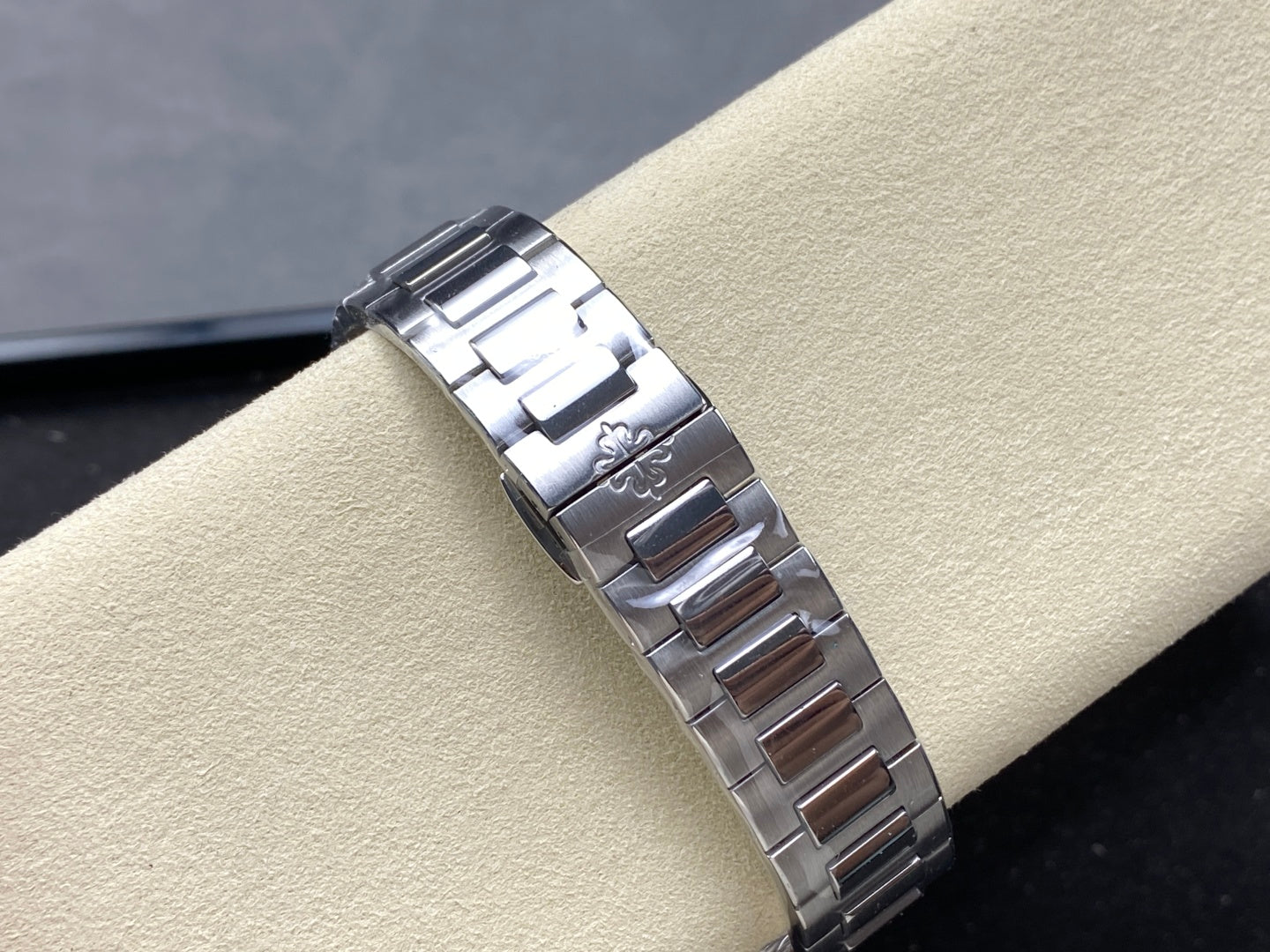 PATEK Nautilus 35.2mm Silver Pink Diamond