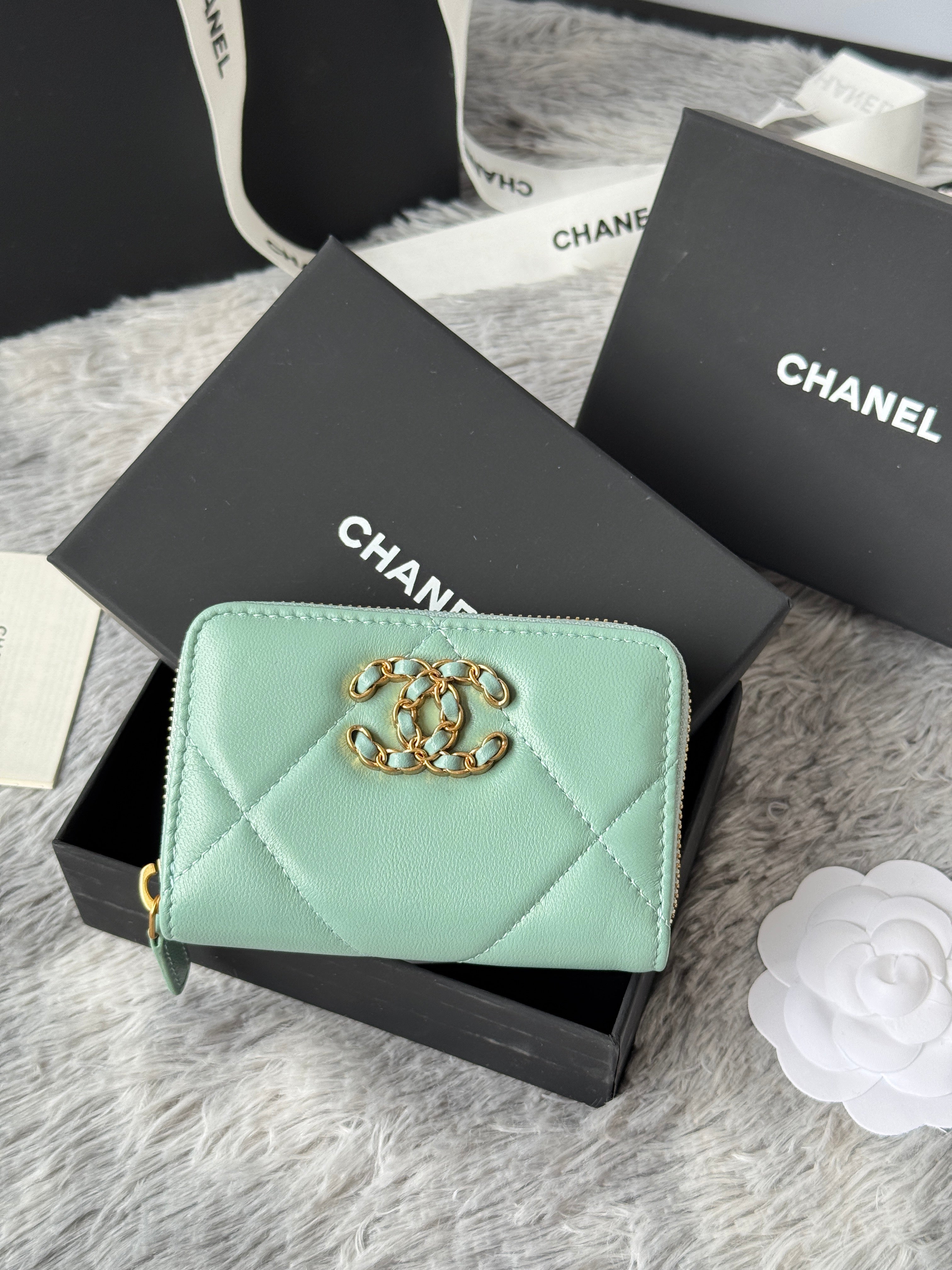 CC 19 Quilted Zipper Coin Purse Mint Green Gold-Tone Sheepskin 242804