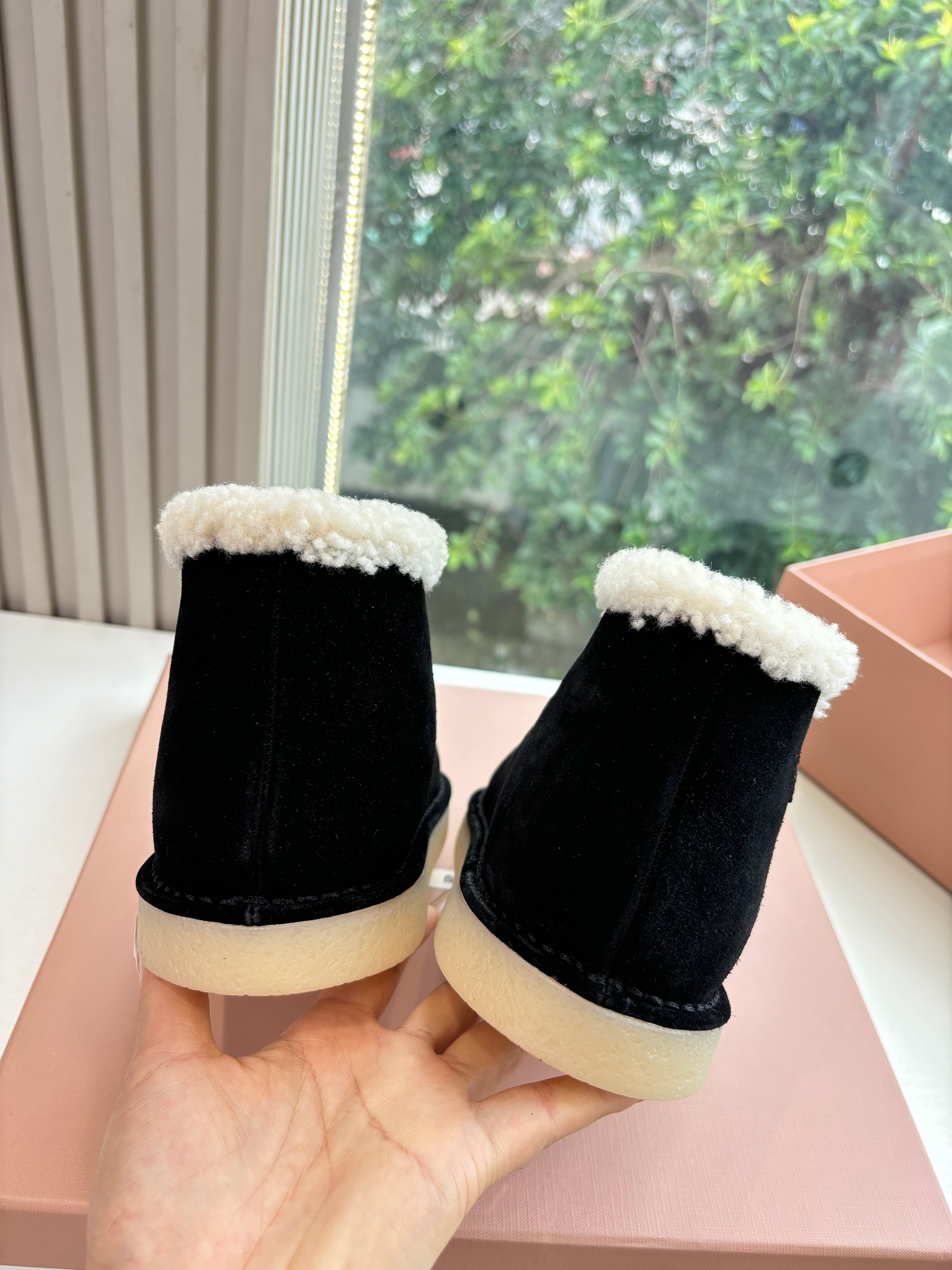 Miu FW25 Snow Boots Black White Wool Suede 506651
