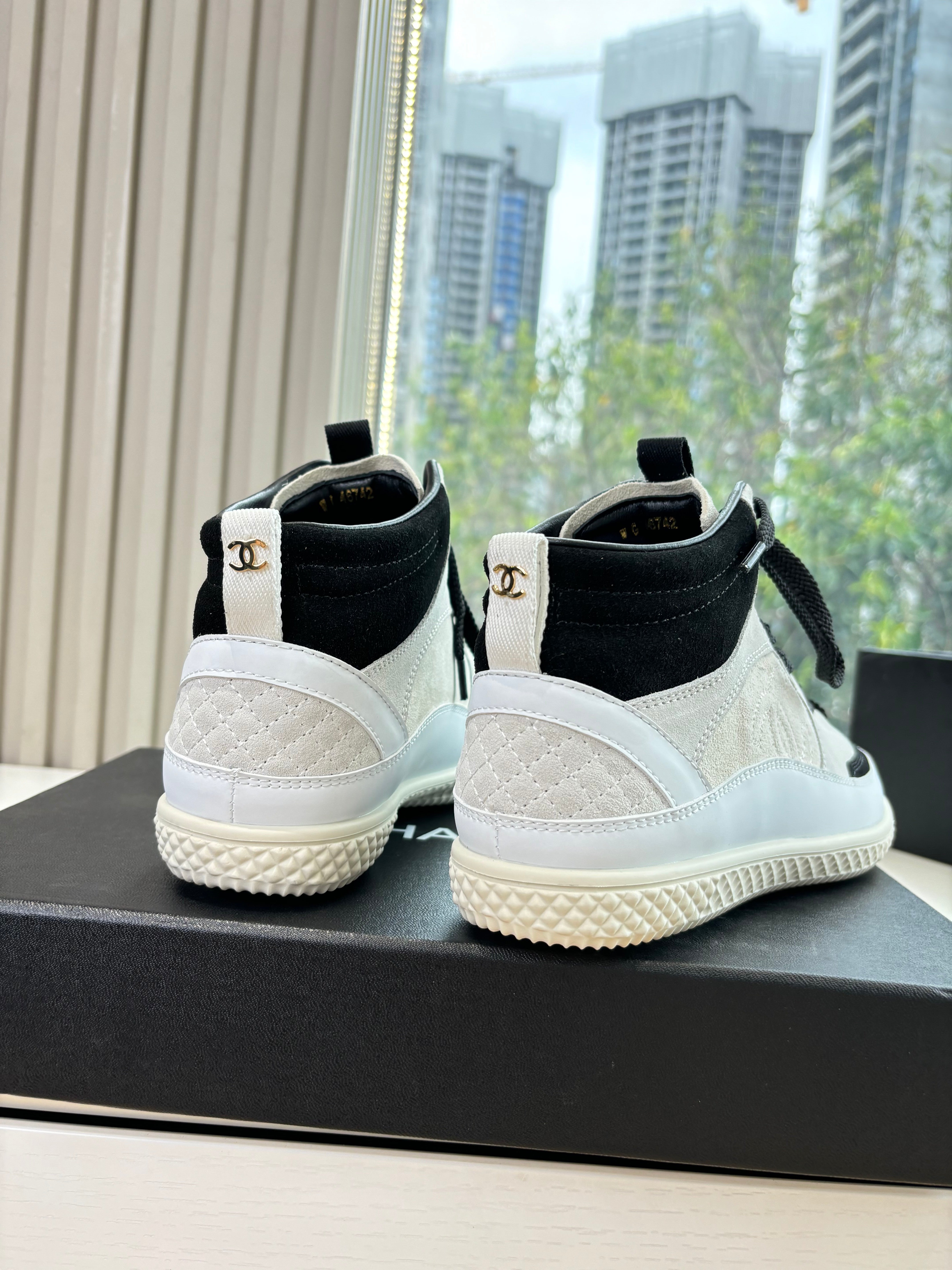 CC 25B Sneakers White Black Suede 548914