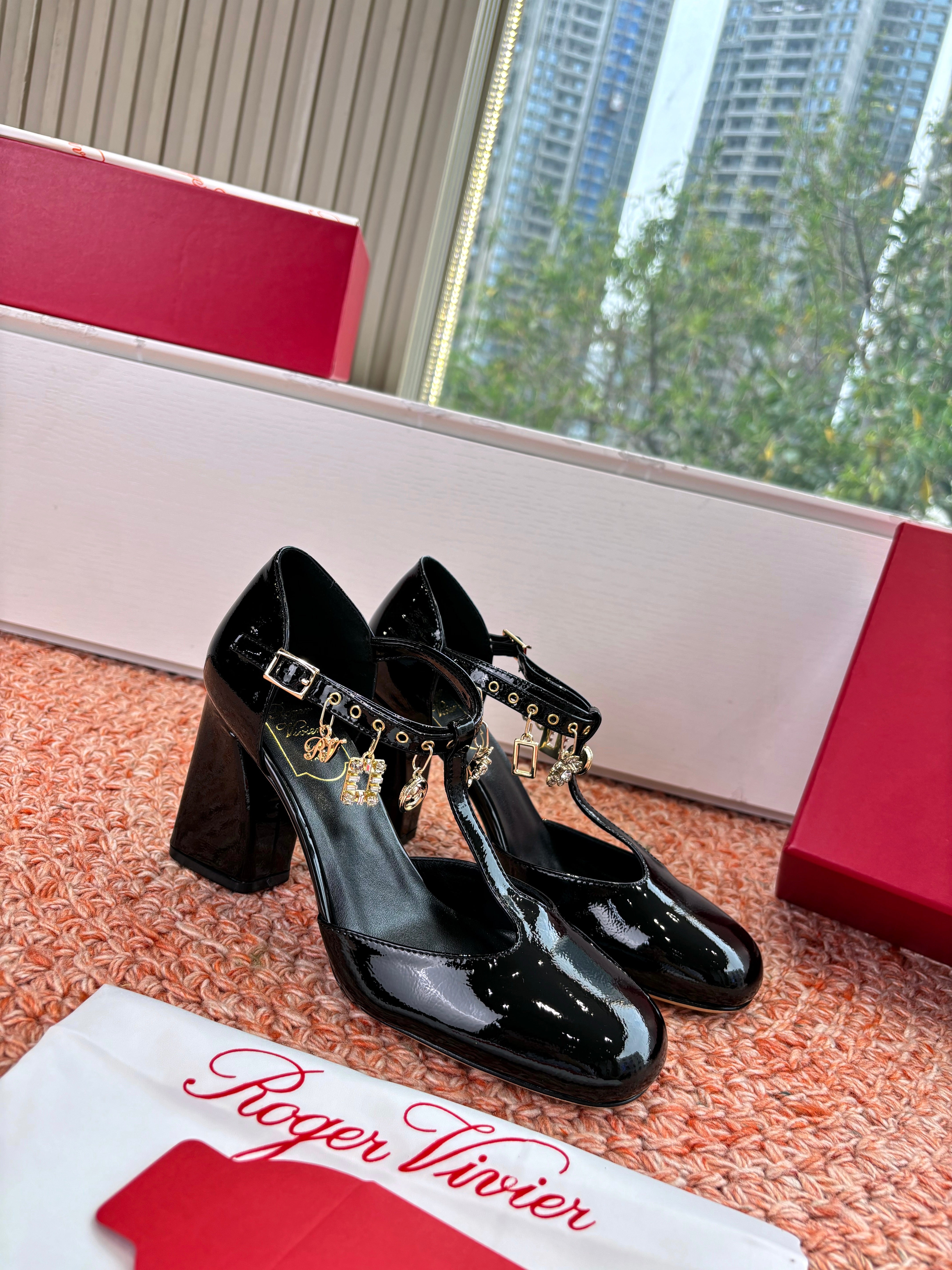 Roger Vivier 2025 Belle Vivier Buckled Pump Black Patent Leather