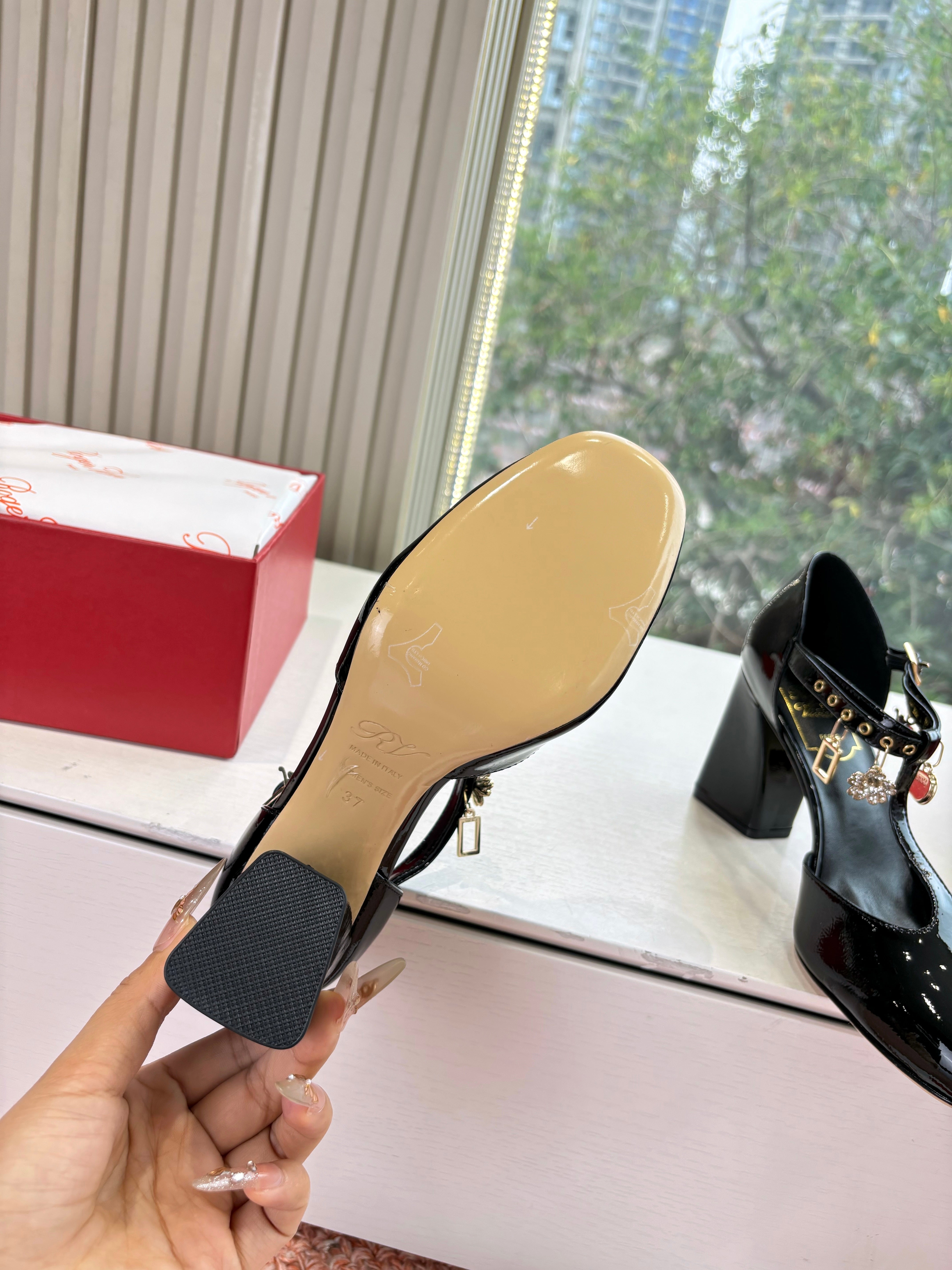 Roger Vivier 2025 Belle Vivier Buckled Pump Black Patent Leather