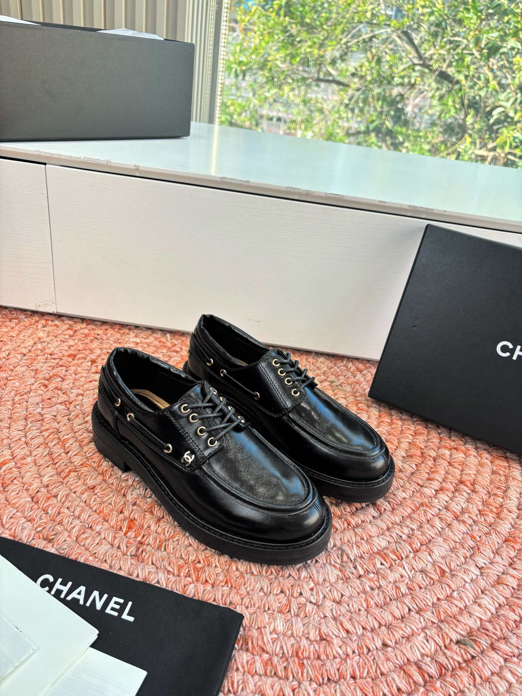 CC G189 26s Deep-cut Loafers Black Glossy Lambskin 648222