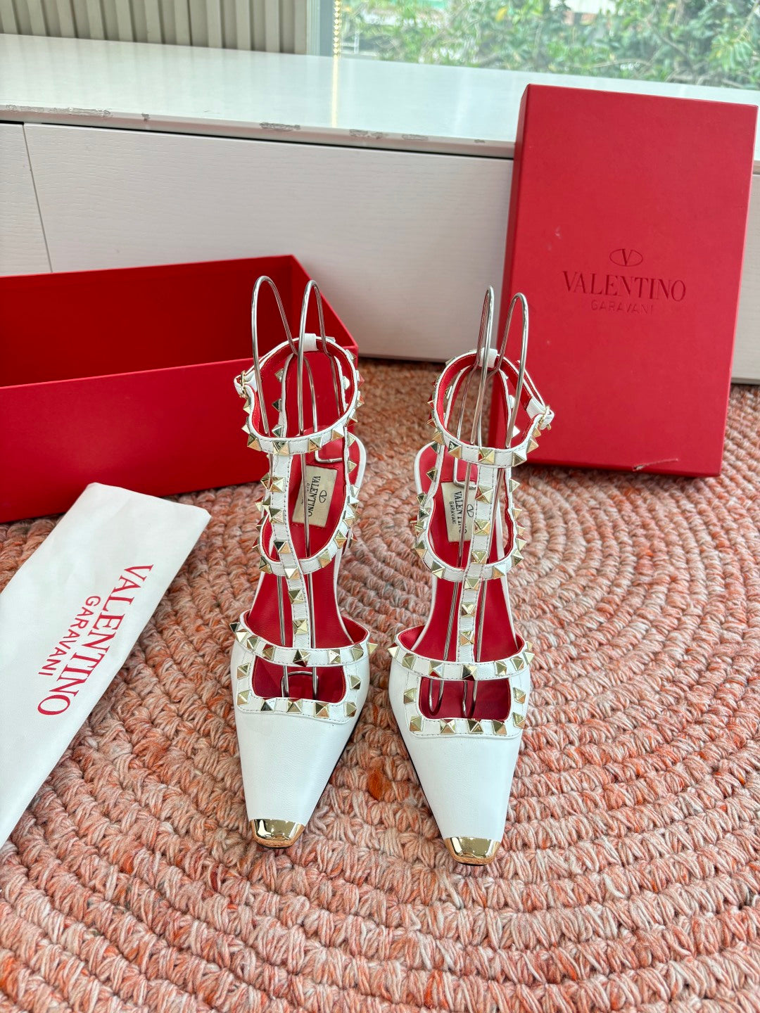 Valentino Rockstud Kidskin Pump 100mm White Sheepskin 702224