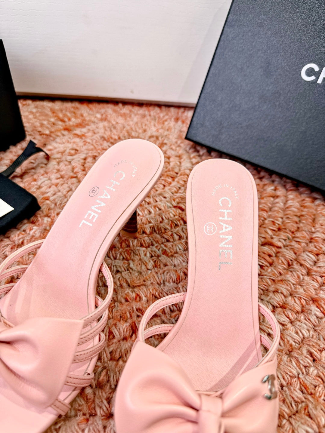 CC 26s Bow Heels Mules Pink Sheepskin 703672