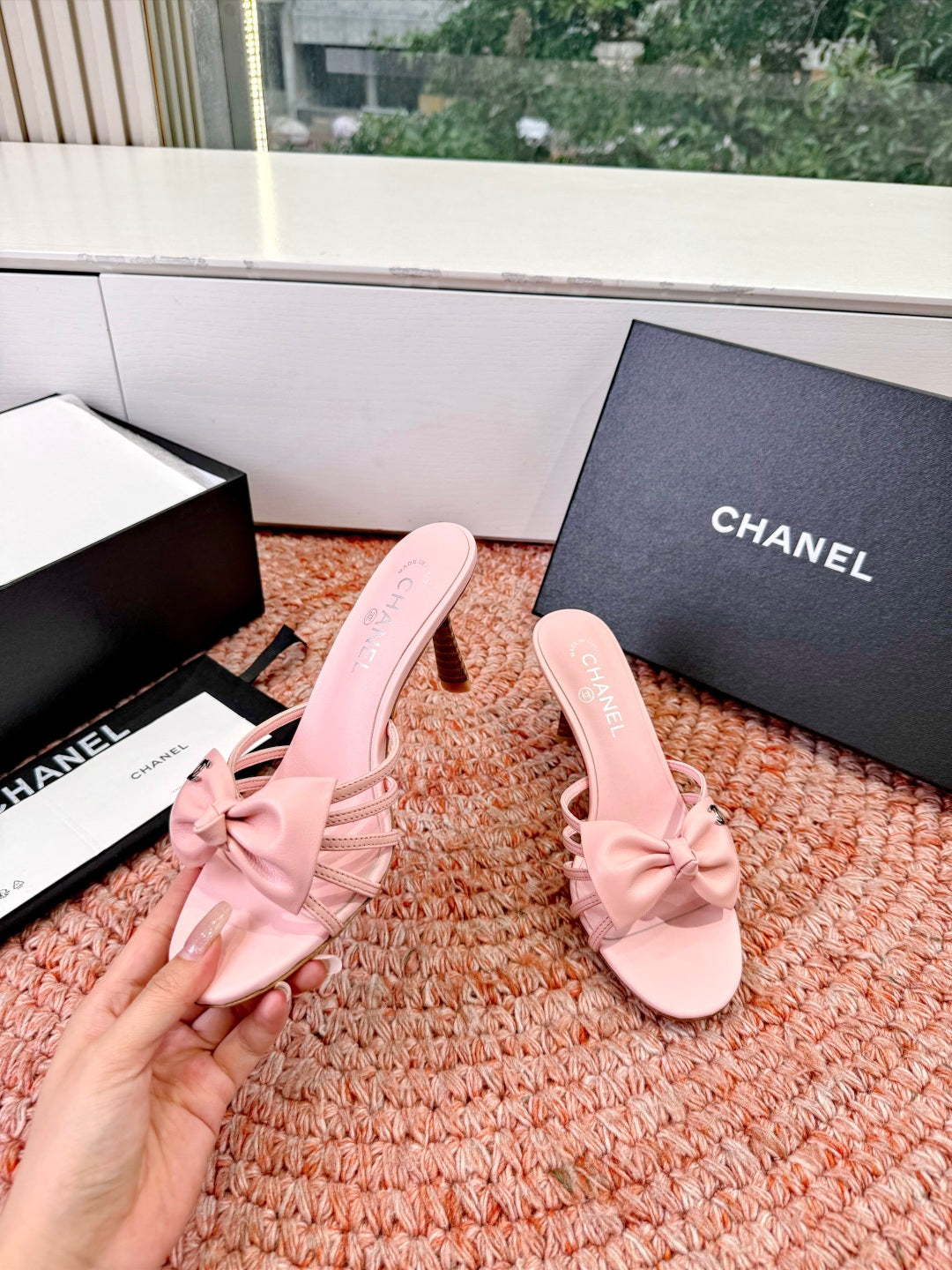 CC 26s Bow Heels Mules Pink Sheepskin 703672