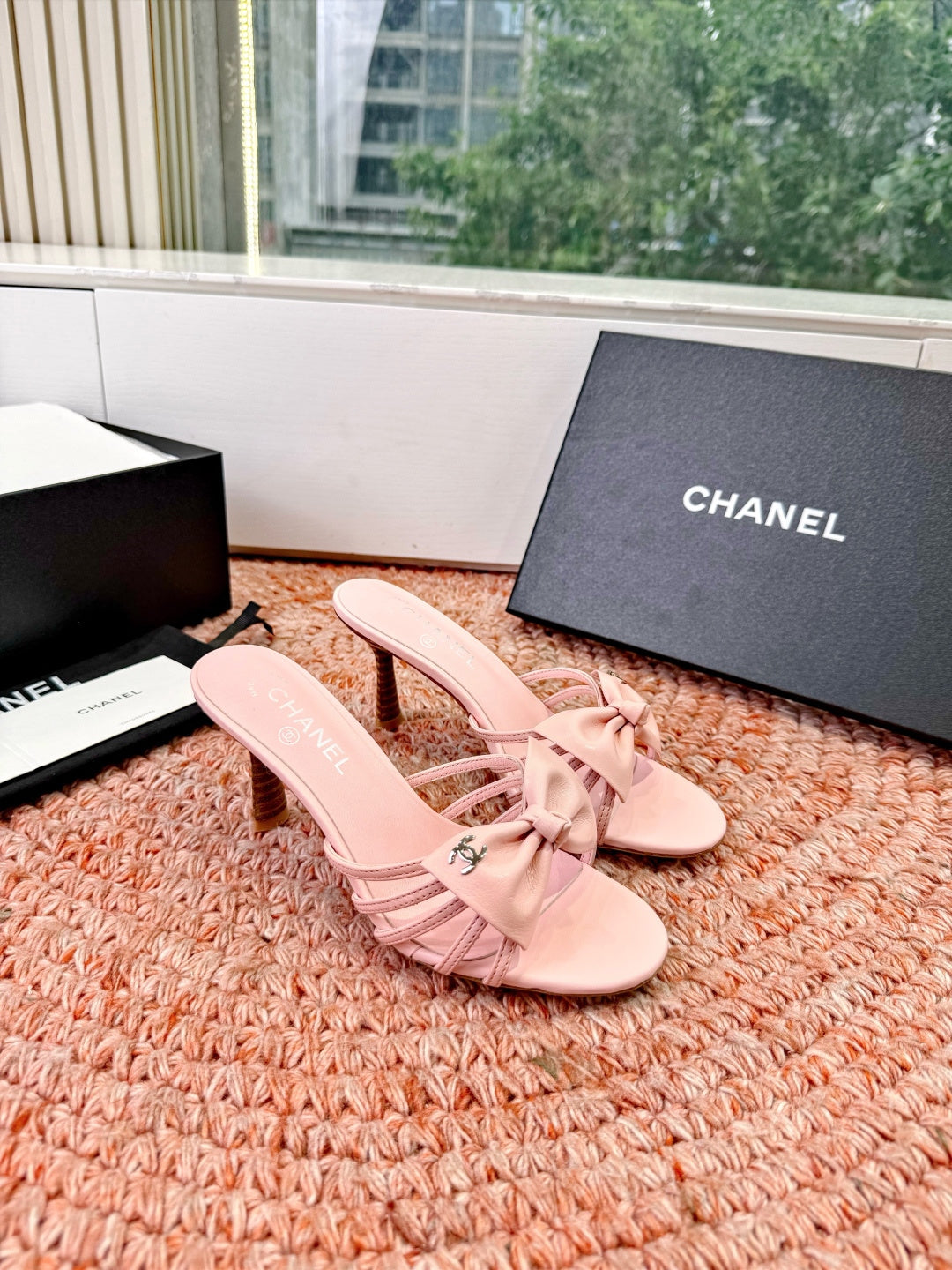 CC 26s Bow Heels Mules Pink Sheepskin 703672