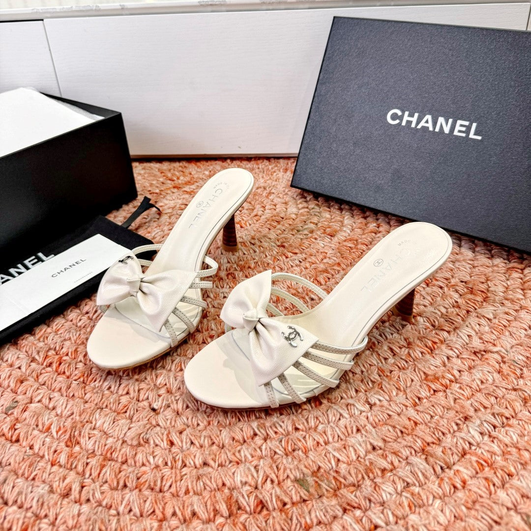CC 26s Bow Heels Mules White Sheepskin 703670