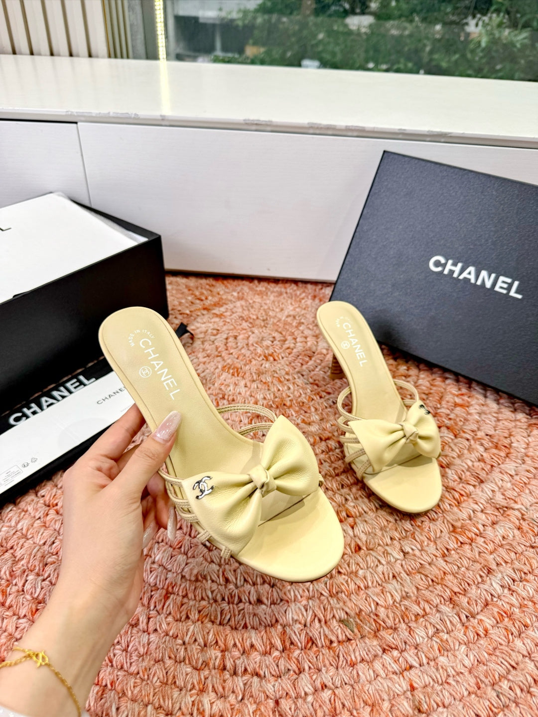 CC 26s Bow Heels Mules Beige Sheepskin 703673