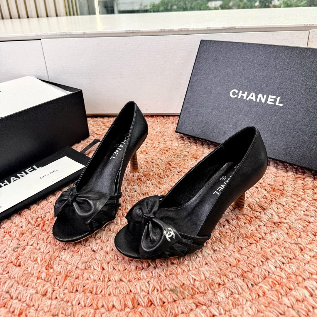 CC 26s Bow Heels Sandals Black Sheepskin 703675