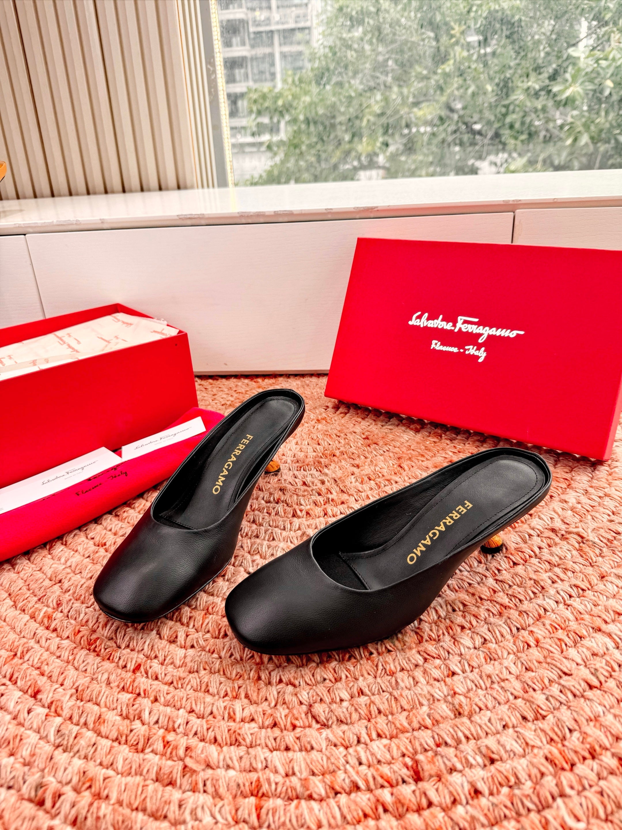 Ferragamo Salvatore Mule Black Sheepskin 760452