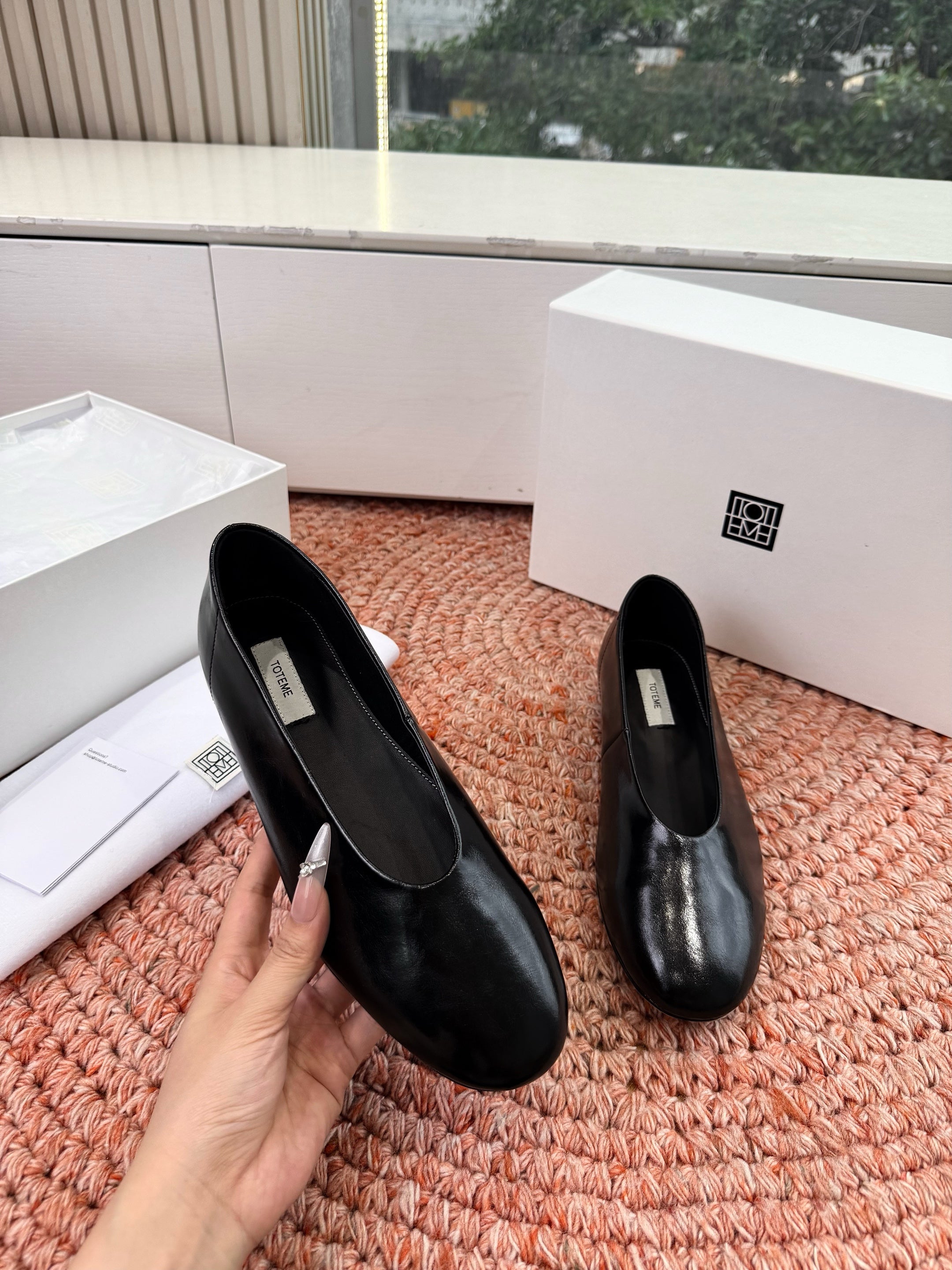 Toteme Ballerinas Black Glossy Leather 760433