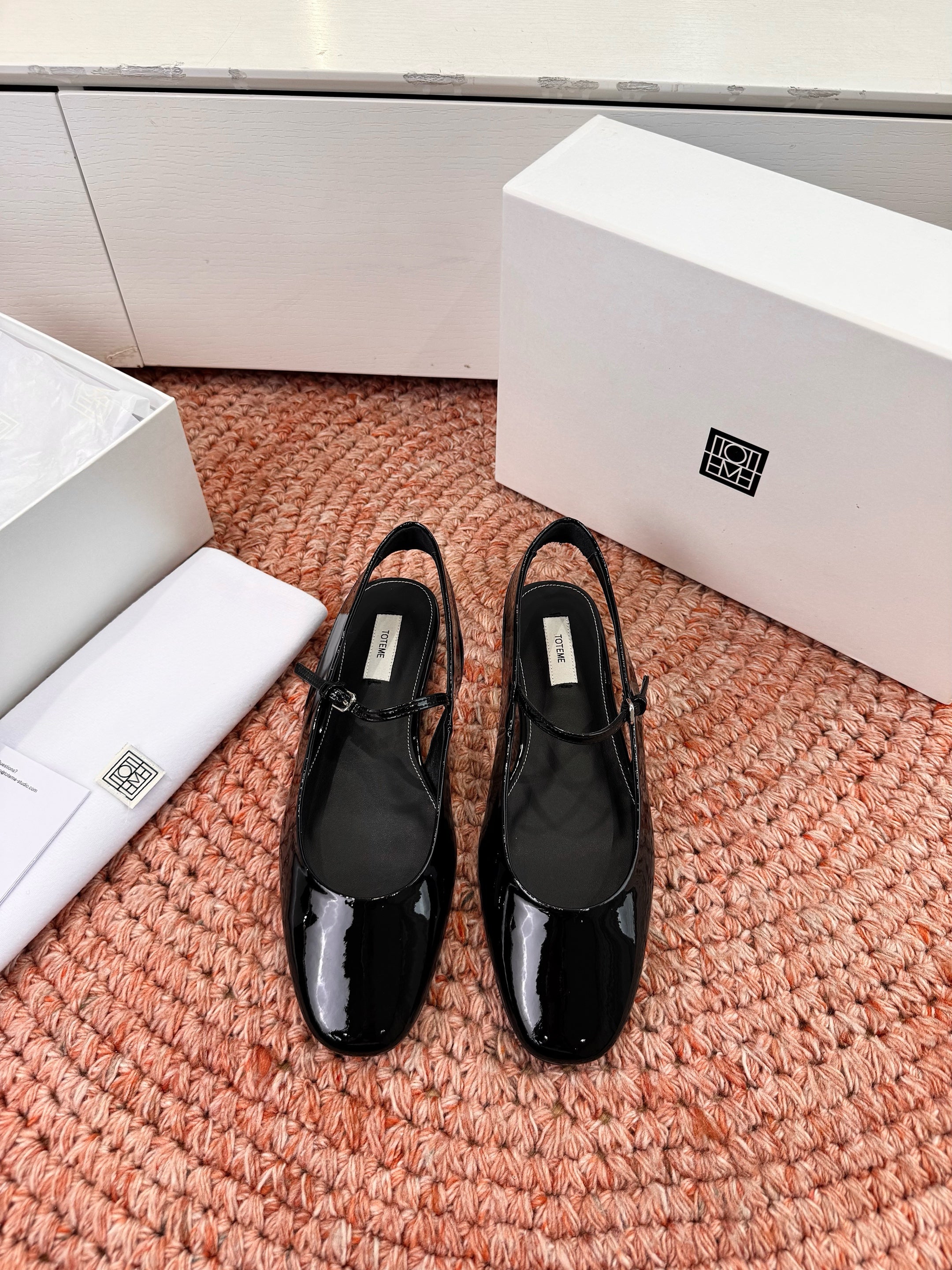 Toteme Mary Jane Slingback Flat Black Glossy Leather 760427