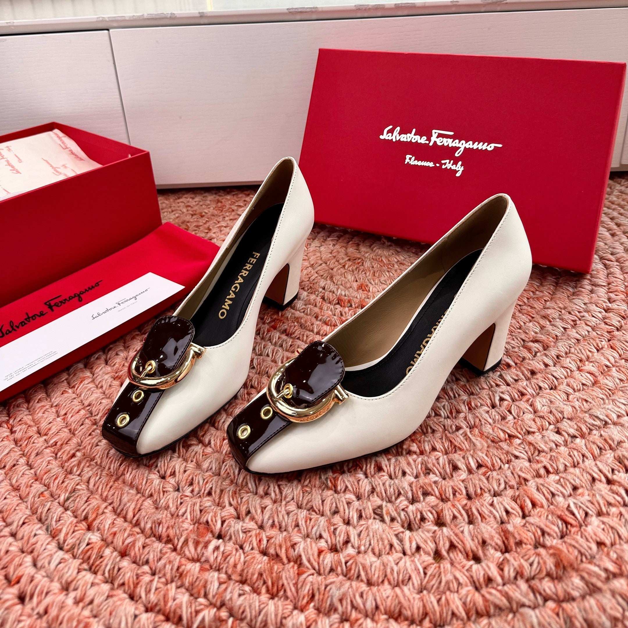 Ferragamo Gancini Pumps Black White Lambskin 760465