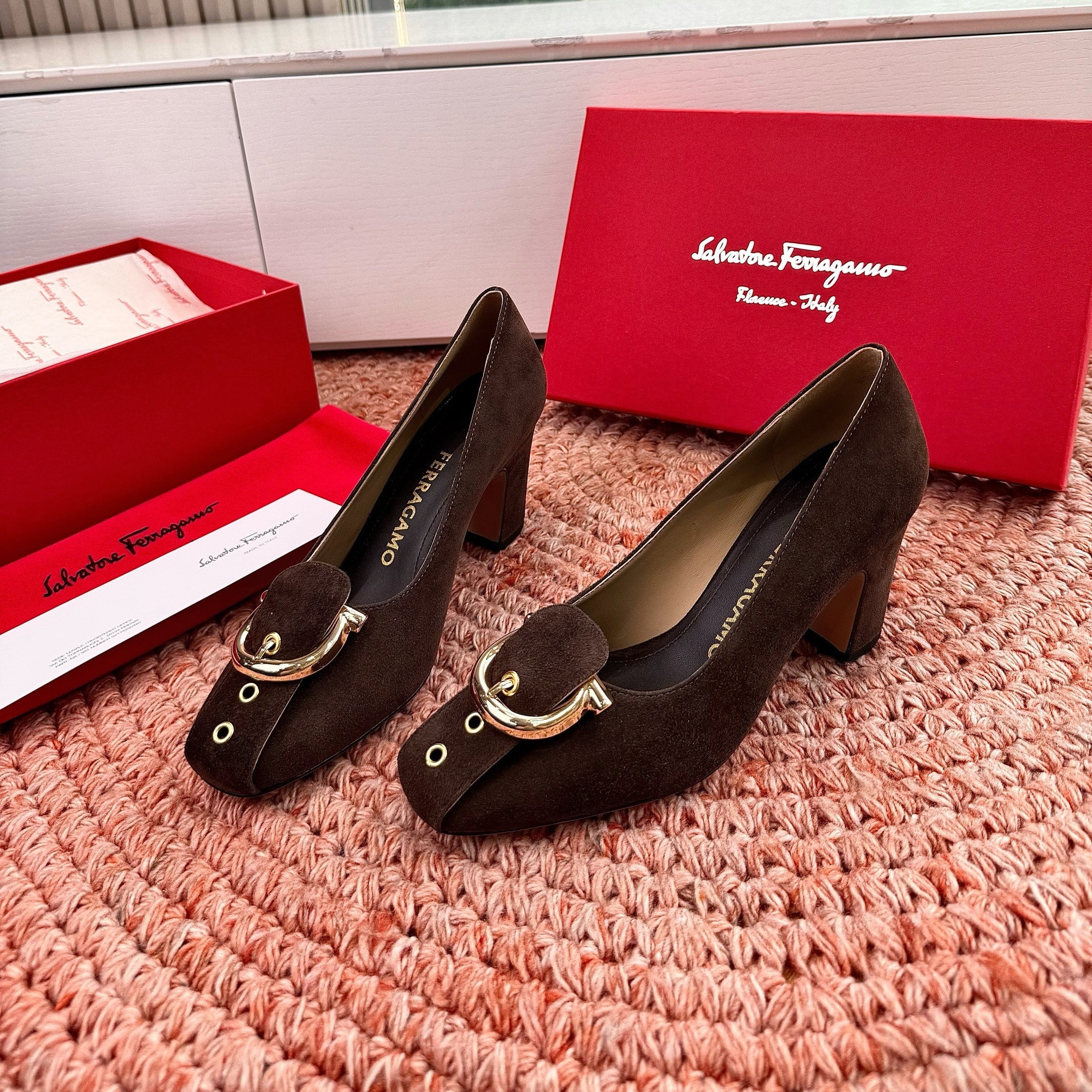 Ferragamo Gancini Pumps Dark Brown Suede 760467