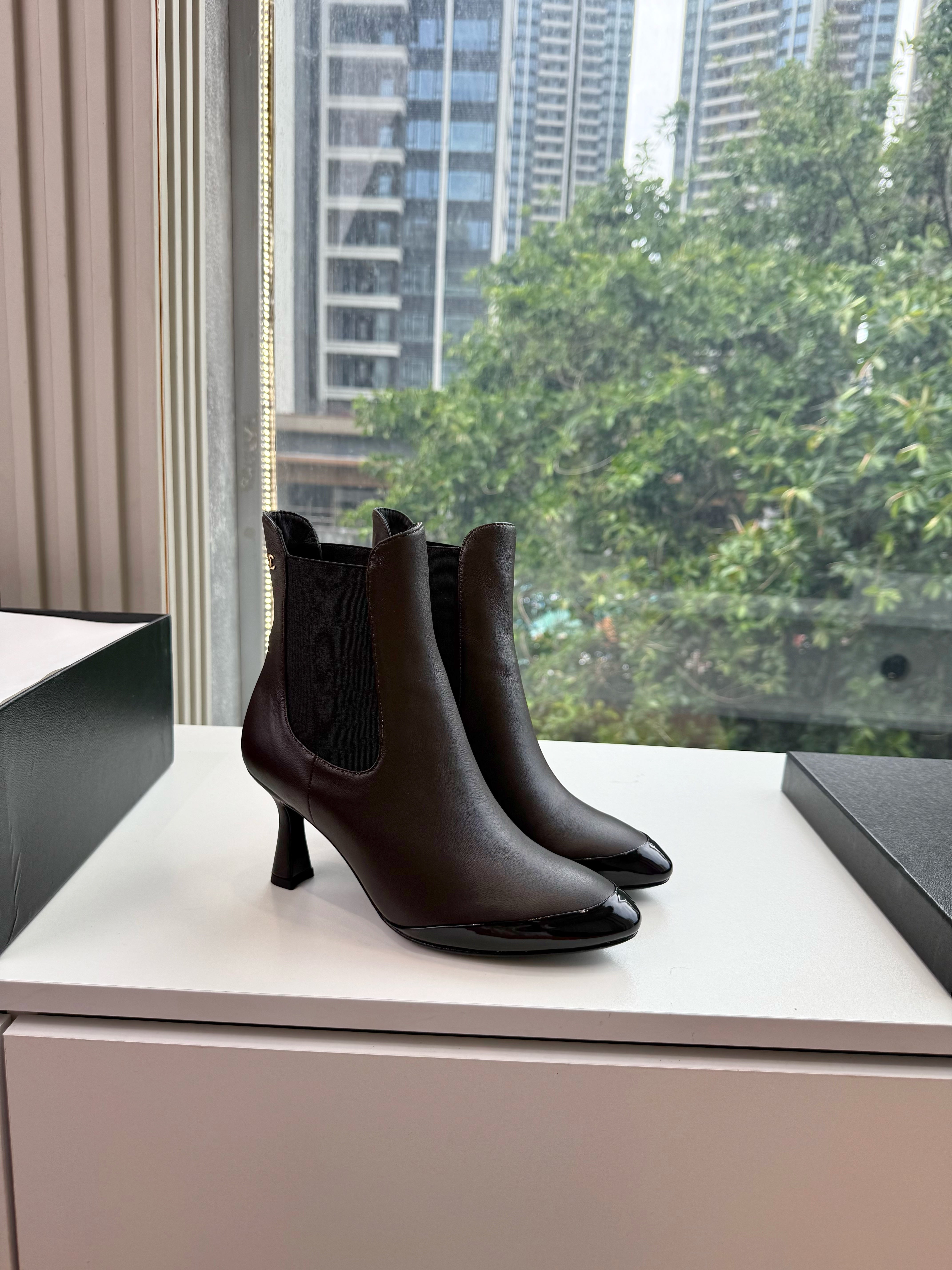 CC 26s Boot Black Coffee Lambskin Patent Leather 916016