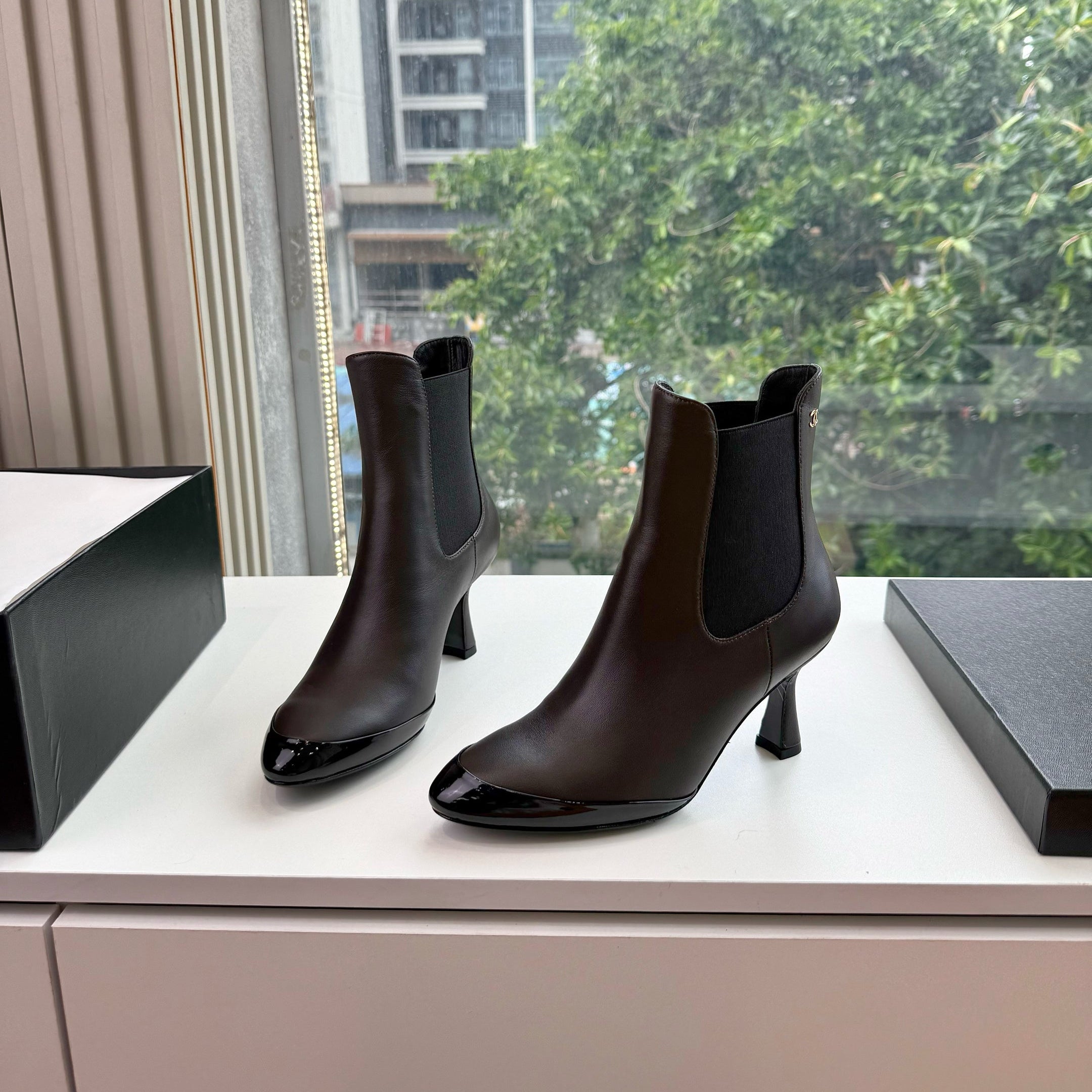 CC 26s Boot Black Coffee Lambskin Patent Leather 916016