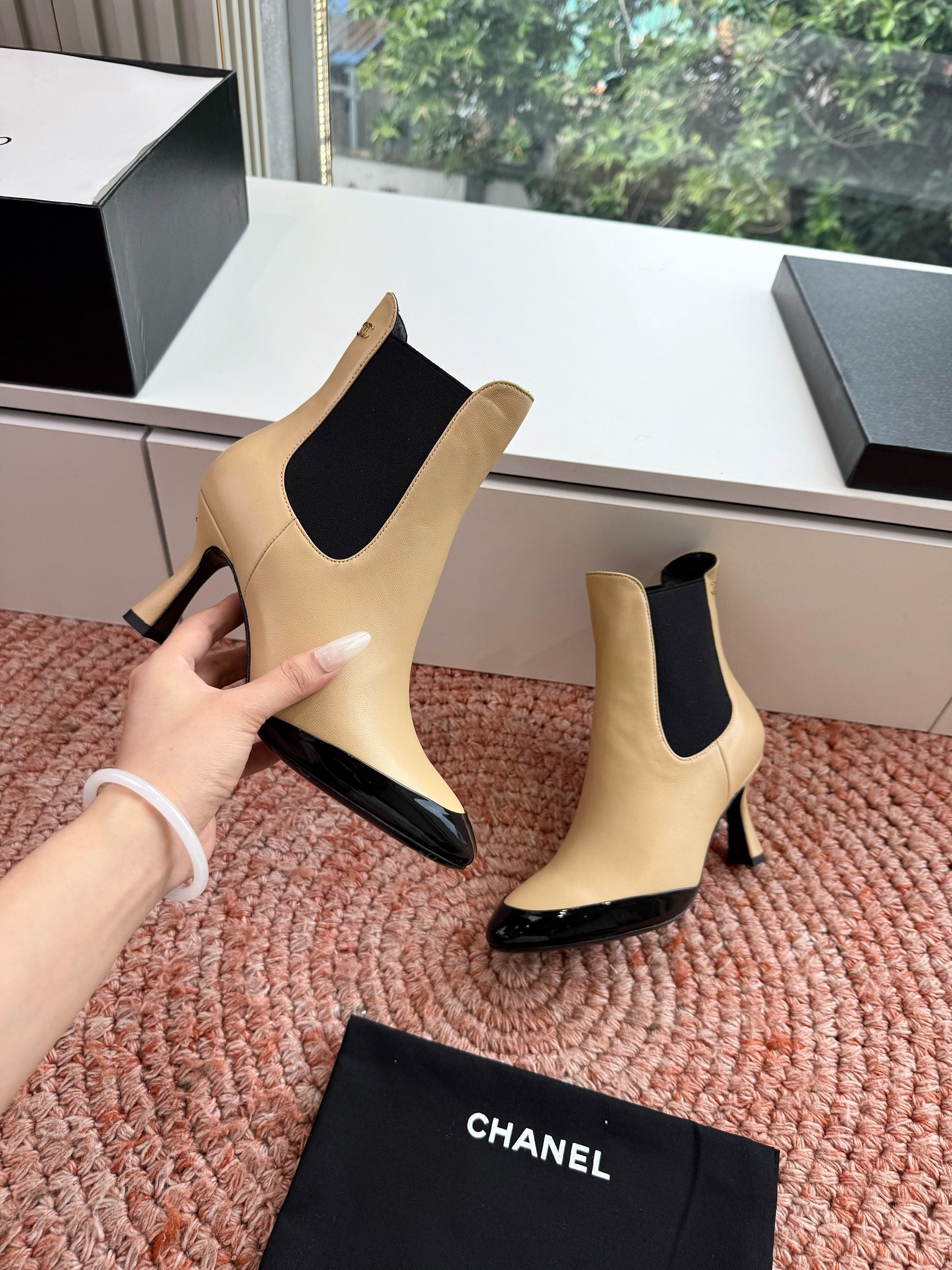 CC 26s Boot Black Beige Lambskin Patent Leather 916017
