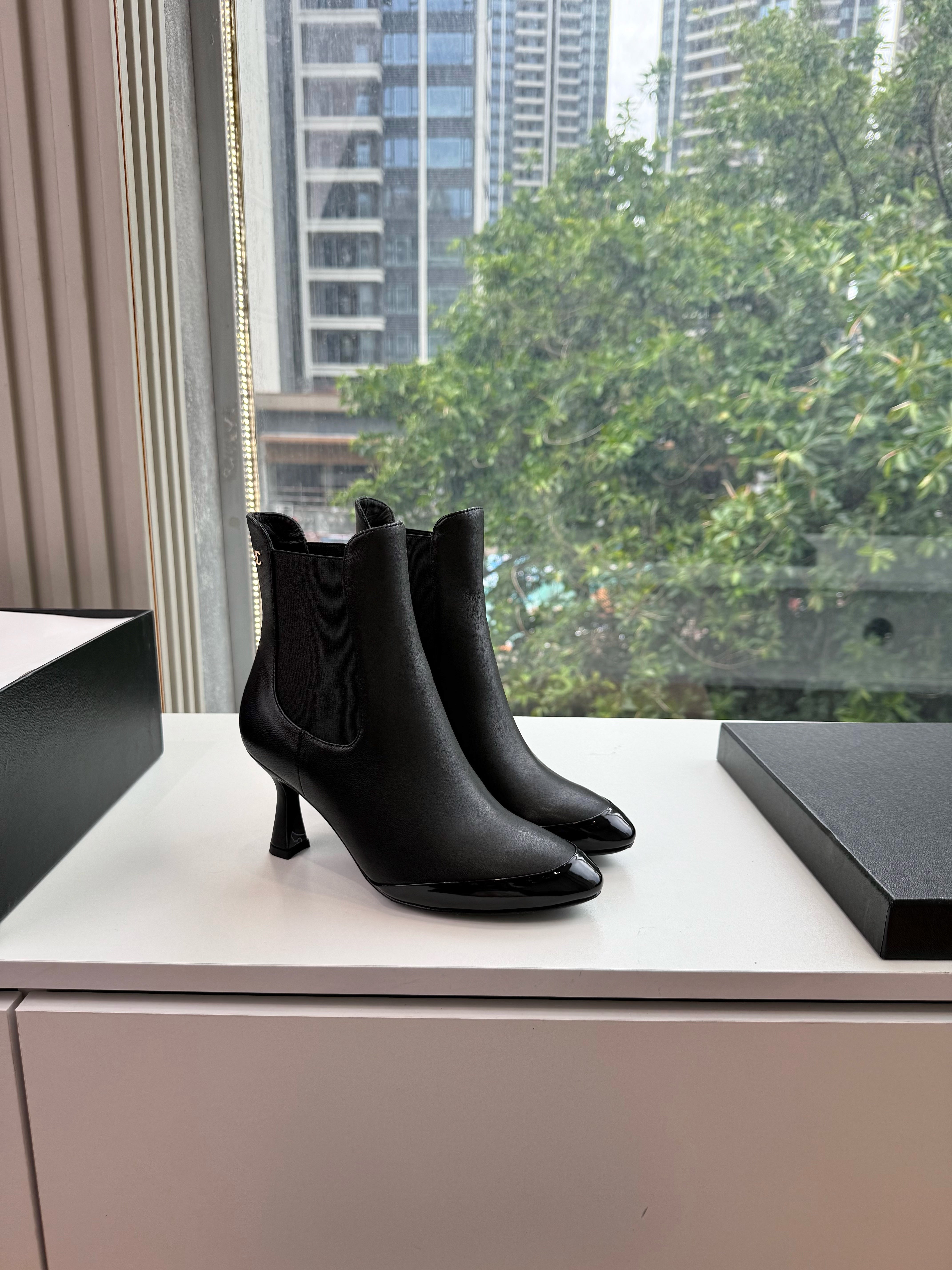 CC 26s Boot Black Lambskin Patent Leather 916019