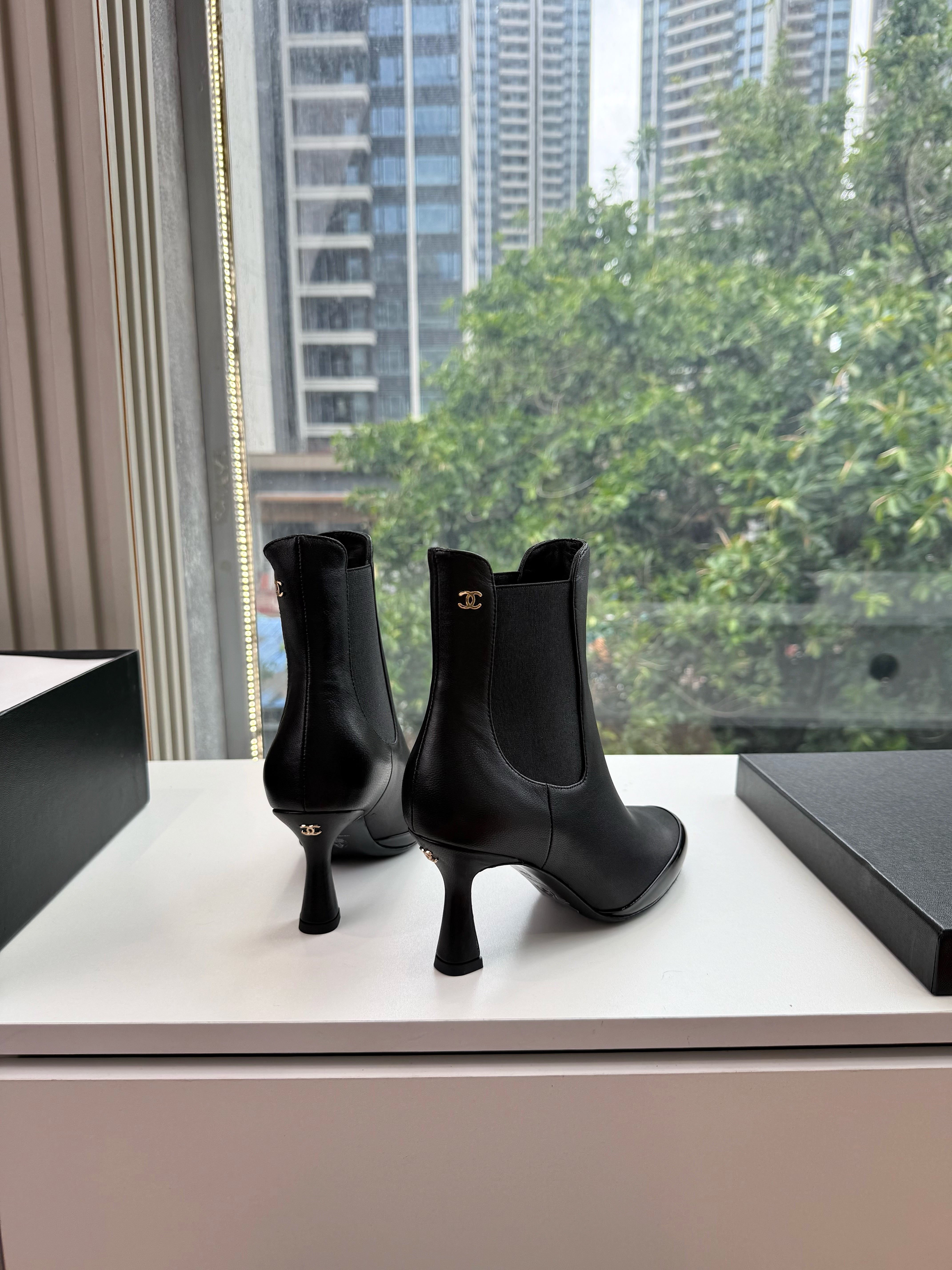 CC 26s Boot Black Lambskin Patent Leather 916019