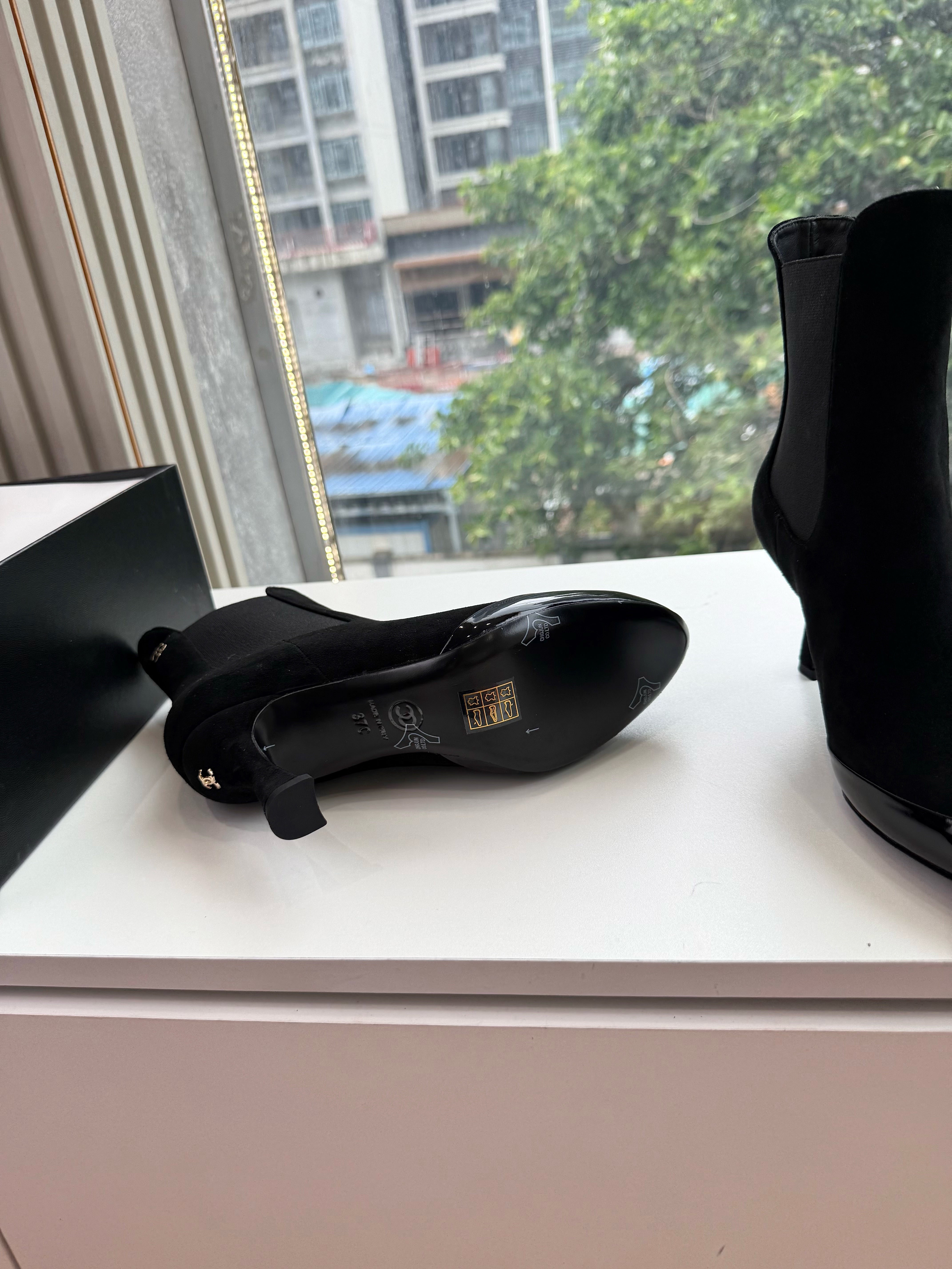 CC 26s Boot Black Suede Patent Leather 916020