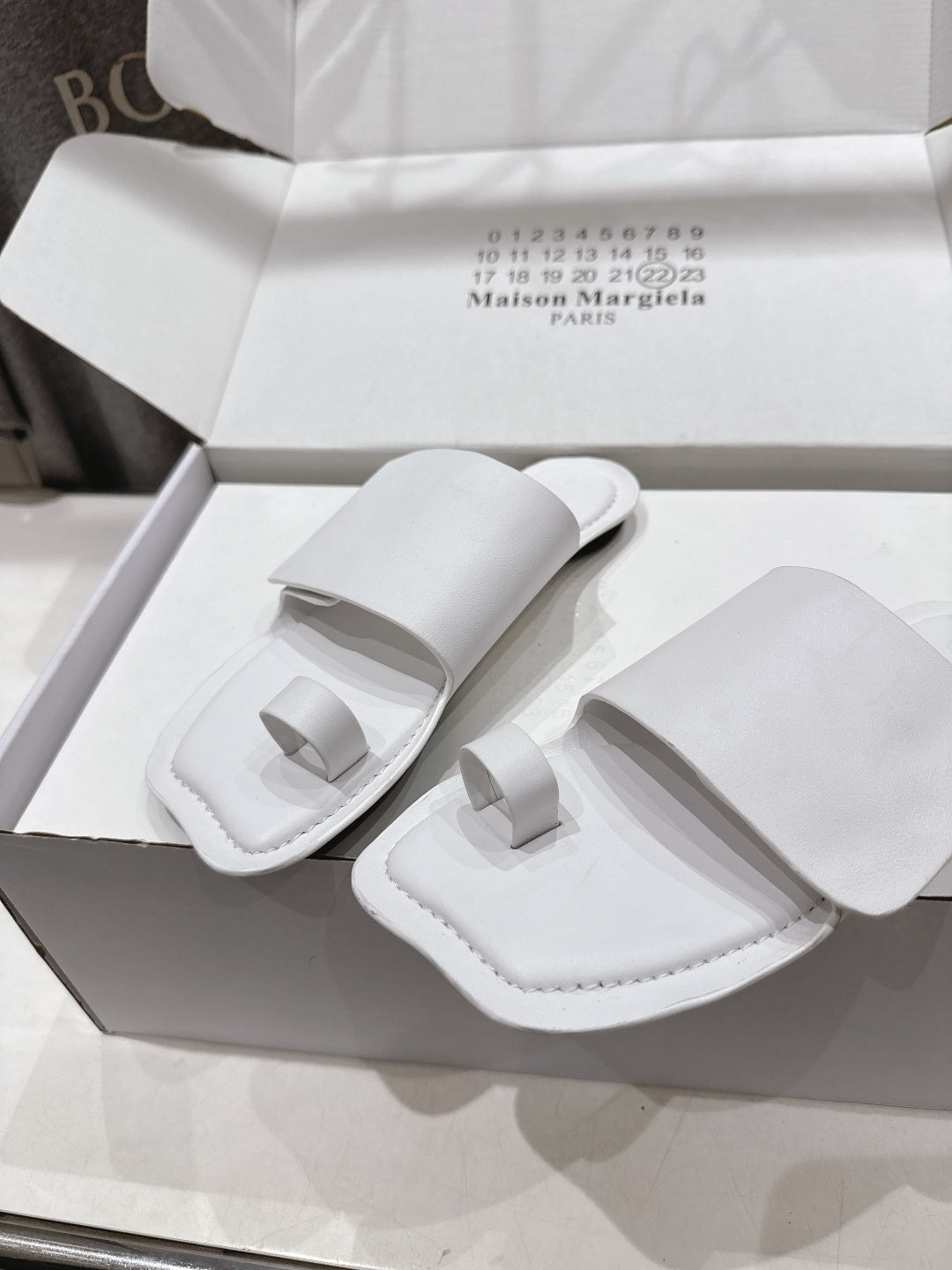 MM6 Flat Flip-Flops White Cowhide 896510