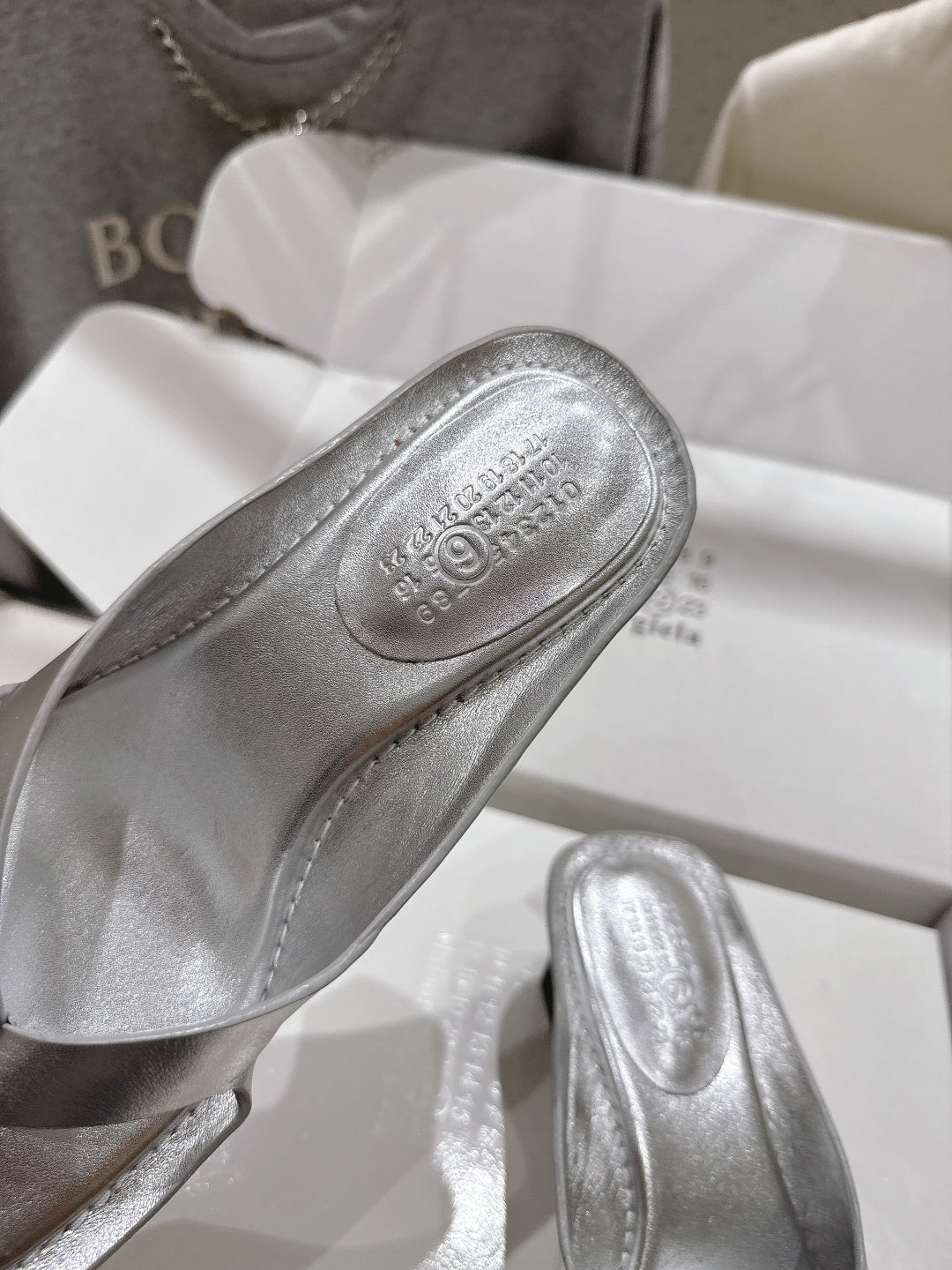 MM6 High-Heeled Flip-Flops Sliver Cowhide 896511