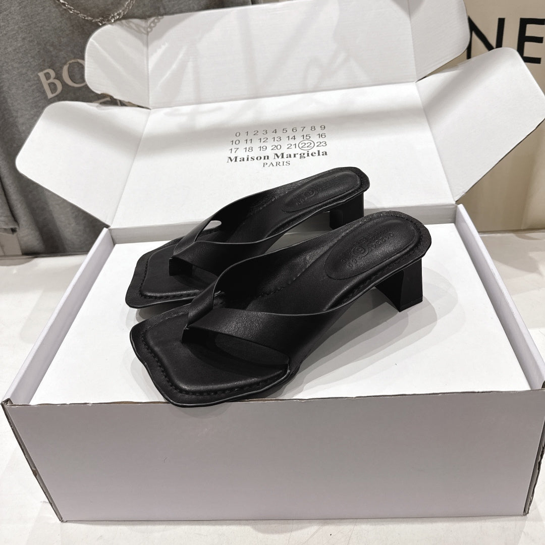 MM6 High-Heeled Flip-Flops Black Cowhide 896512