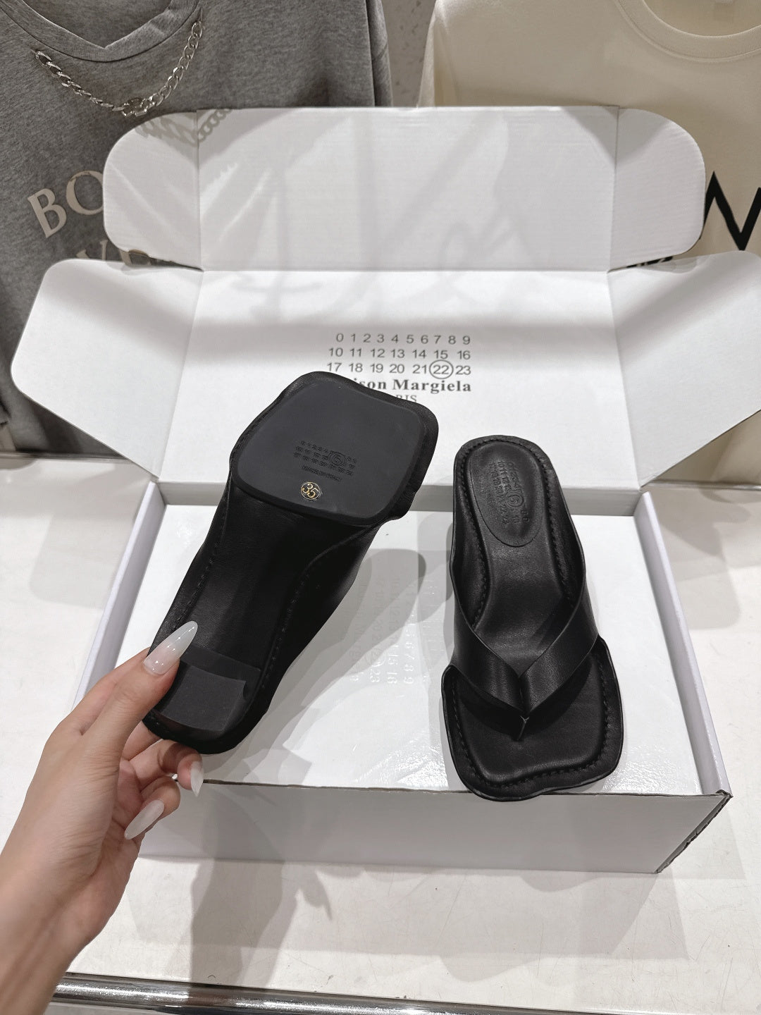 MM6 High-Heeled Flip-Flops Black Cowhide 896512
