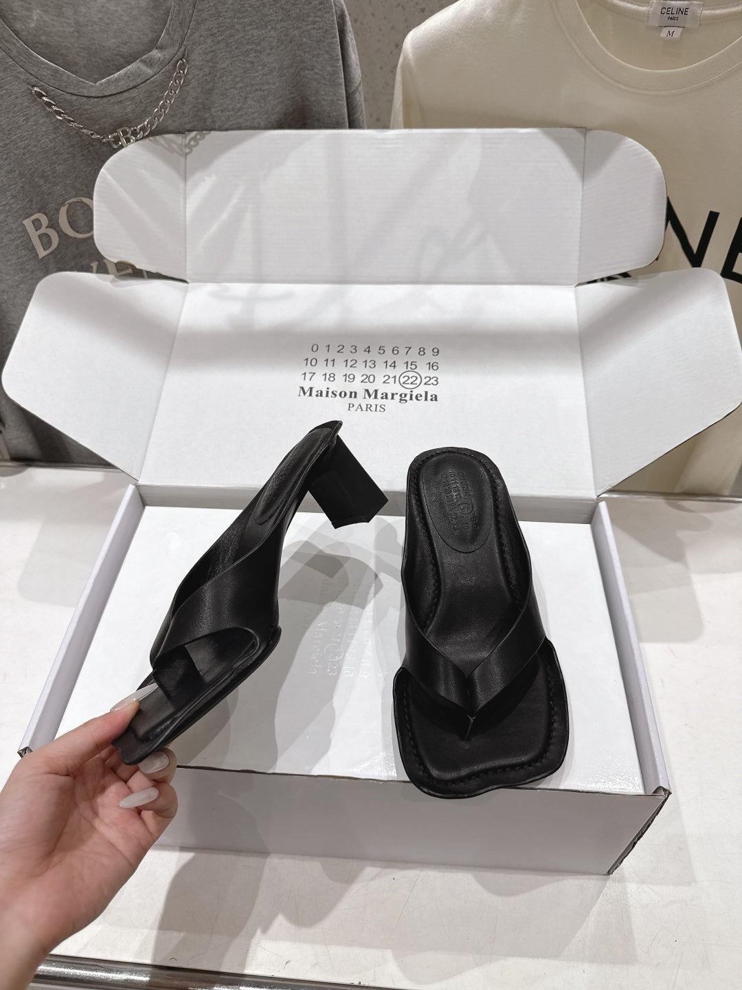 MM6 High-Heeled Flip-Flops Black Cowhide 896512