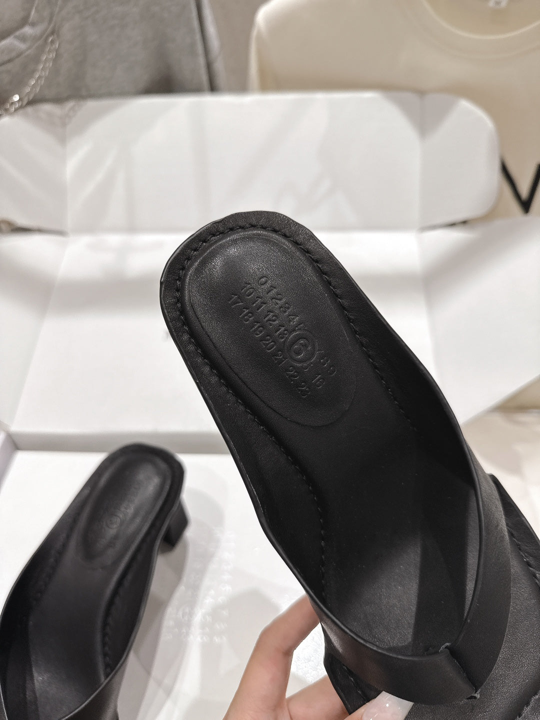 MM6 High-Heeled Flip-Flops Black Cowhide 896512