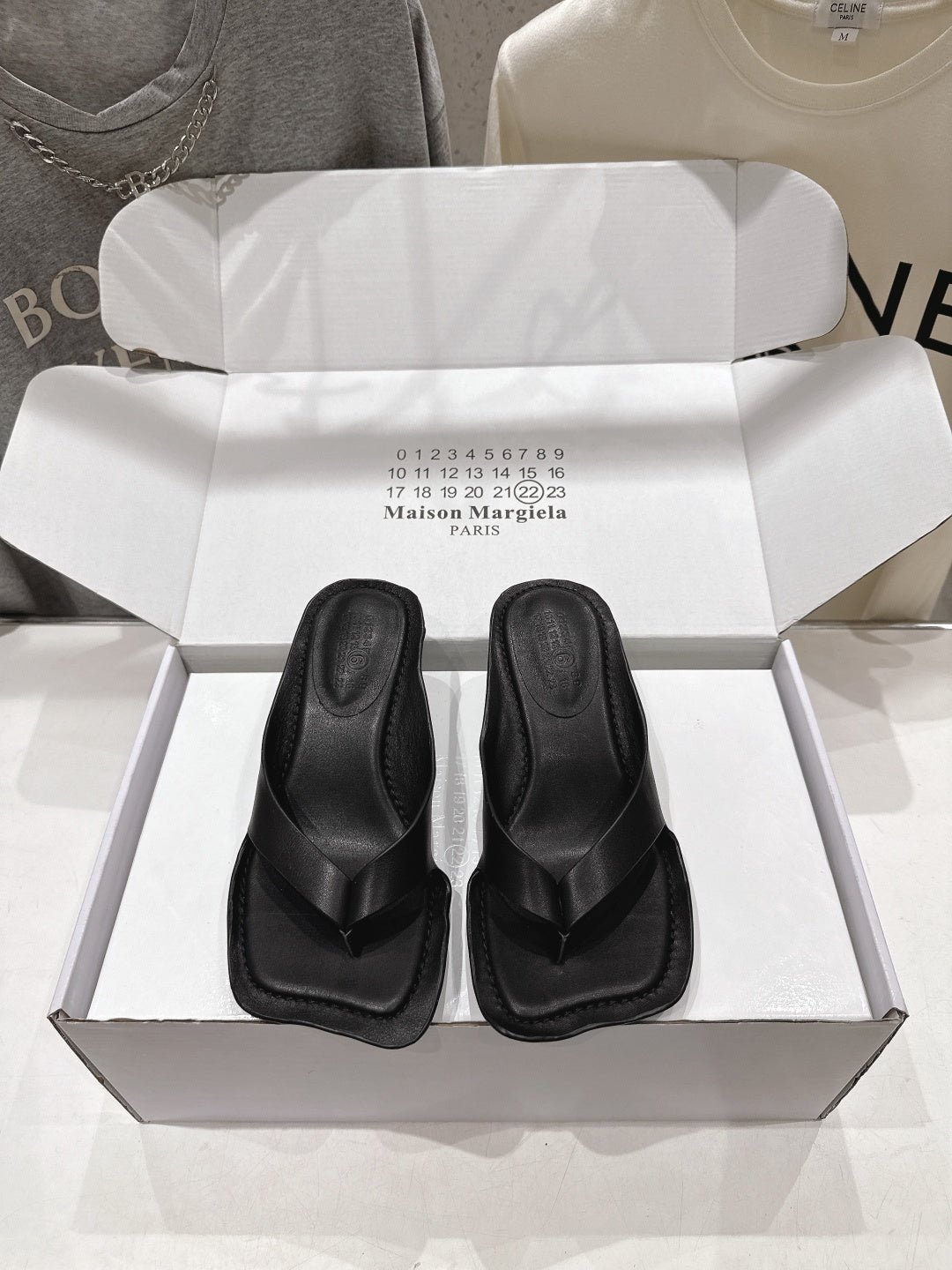 MM6 High-Heeled Flip-Flops Black Cowhide 896512