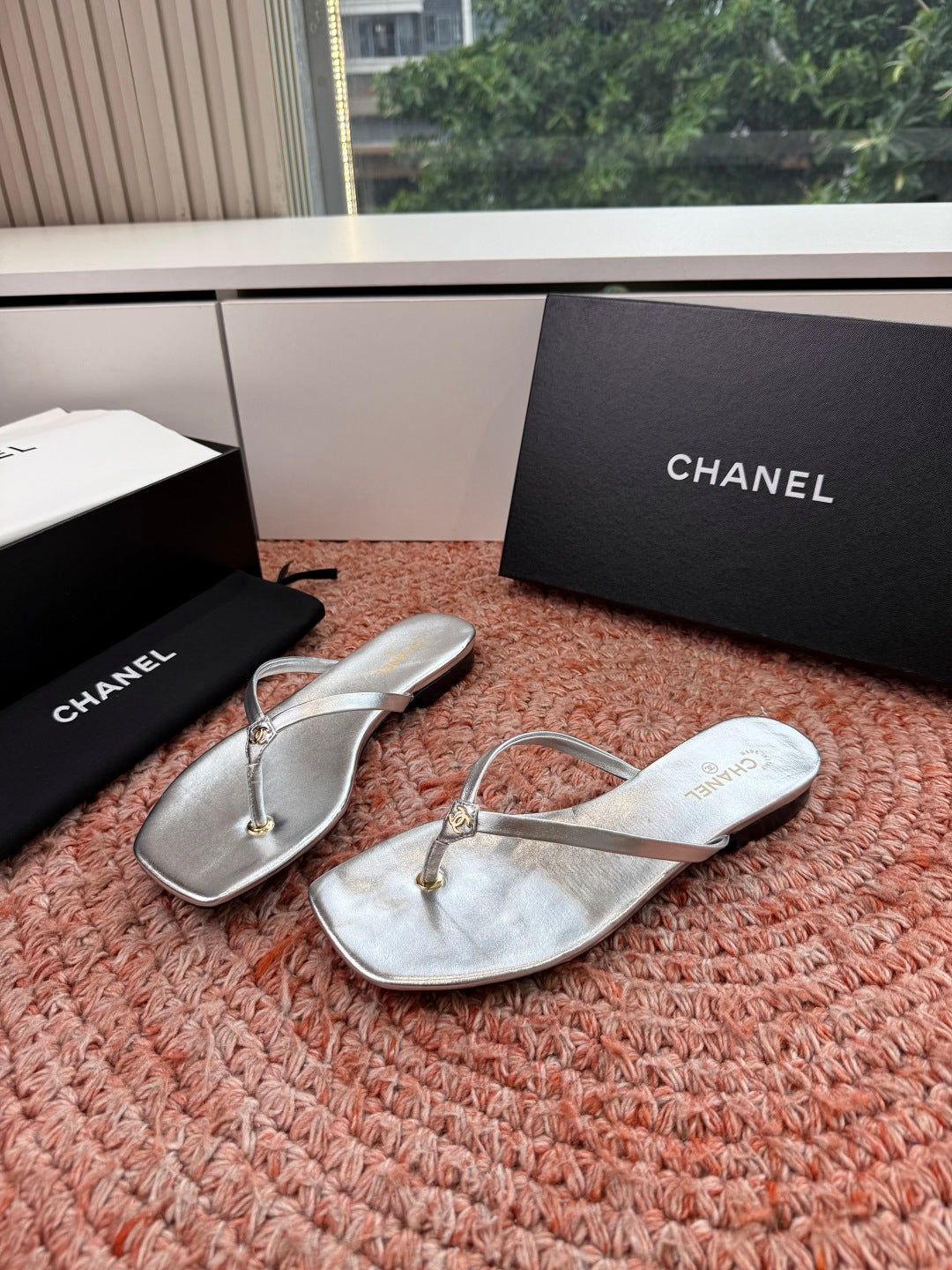 CC 26s Flip-Flops Sliver Lambskin 934852